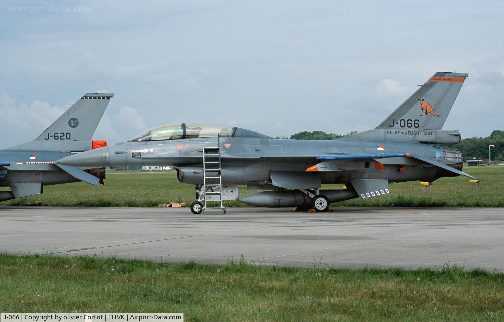 J-066, 1987 General Dynamics F-16BM Fighting Falcon C/N 6E-35, Volkel airshow 2004