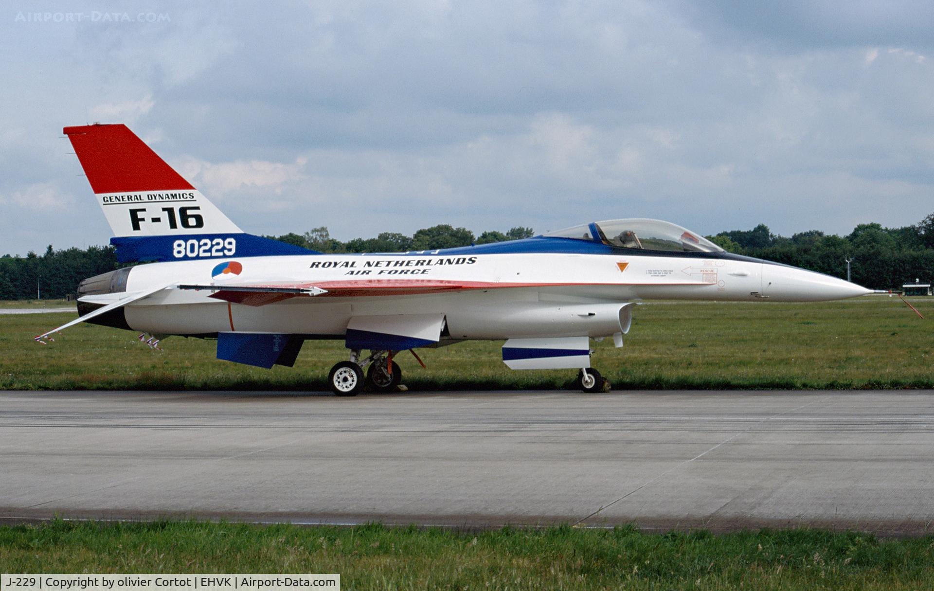 J-229, 1978 Fokker F-16A Fighting Falcon C/N 6D-18, Volkel airshow 2004