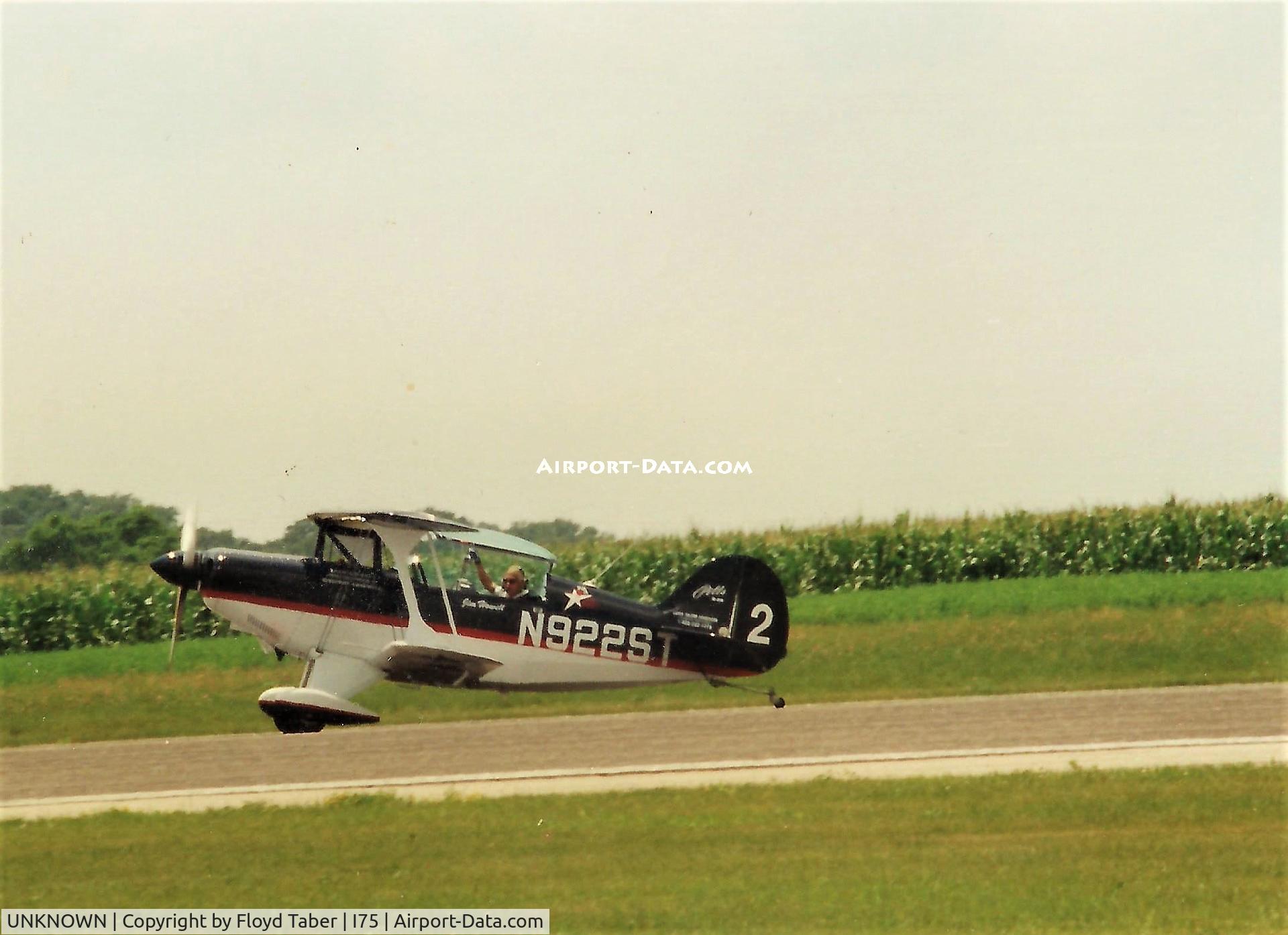 UNKNOWN, Miscellaneous Various C/N unknown, Landing at the Osceola Municipal Airport N922ST