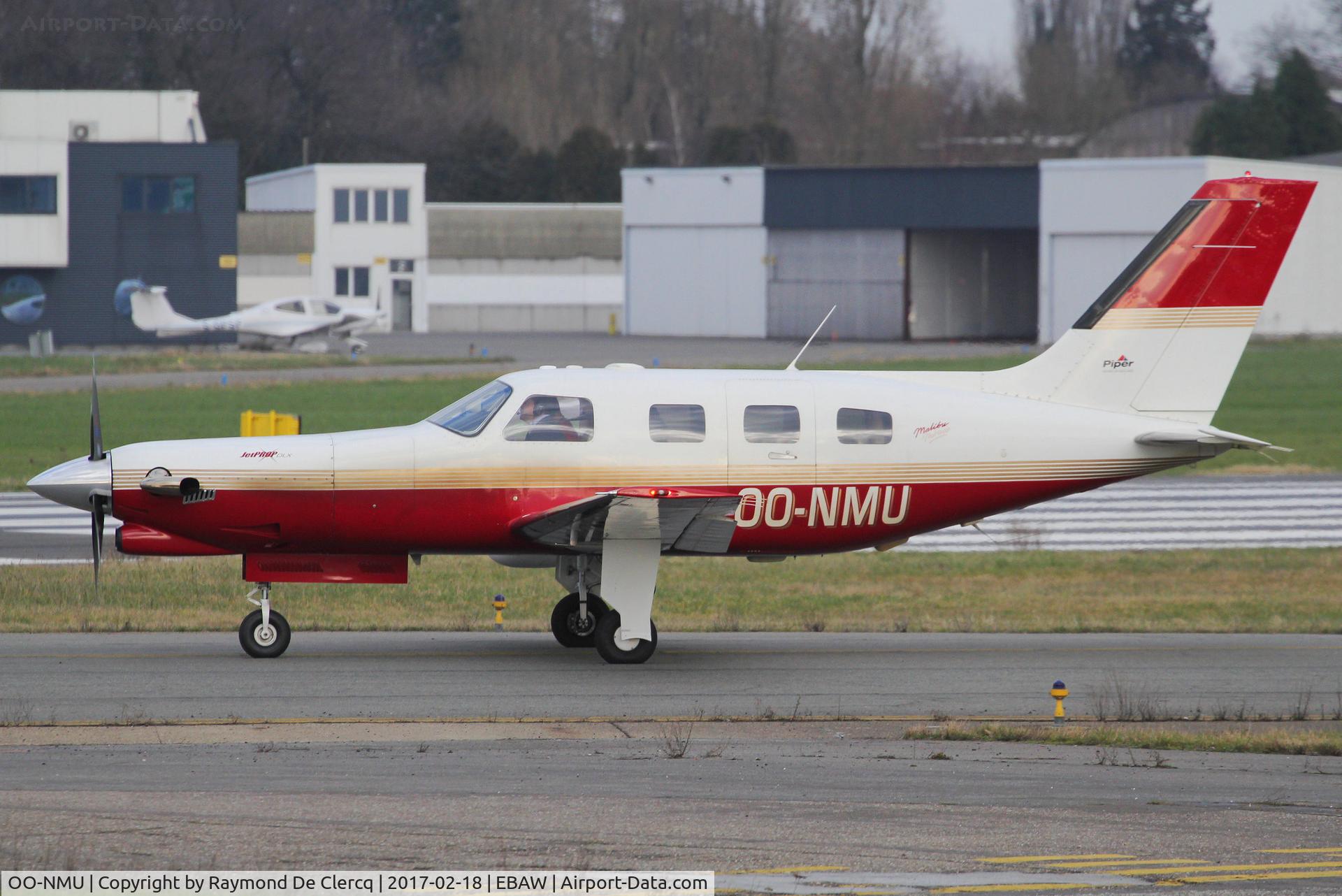OO-NMU, Piper PA-46-350P Malibu Mirage C/N 4636132, Taxiing to rwy 11.