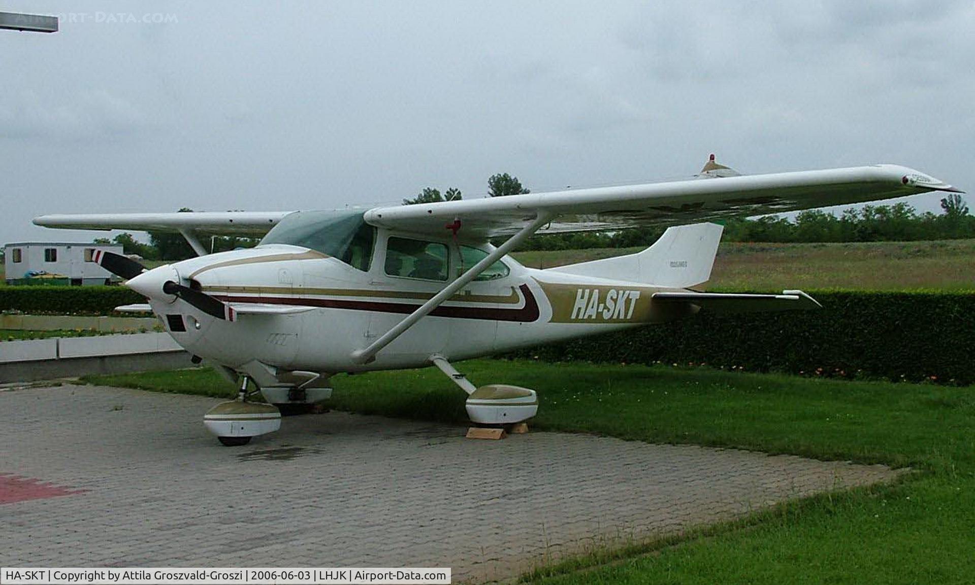 HA-SKT, Cessna 182Q Skylane C/N 18266280, Jakabszállás Airport, Hungary