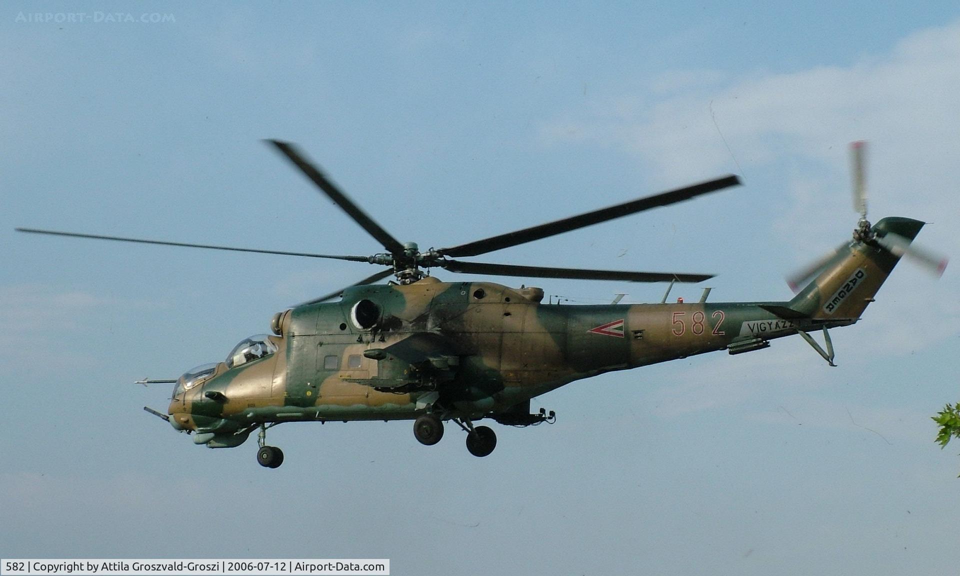 582, 1985 Mil Mi-24D Hind D C/N K220582, Jutas-Újmajor, Veszprém, Hungary