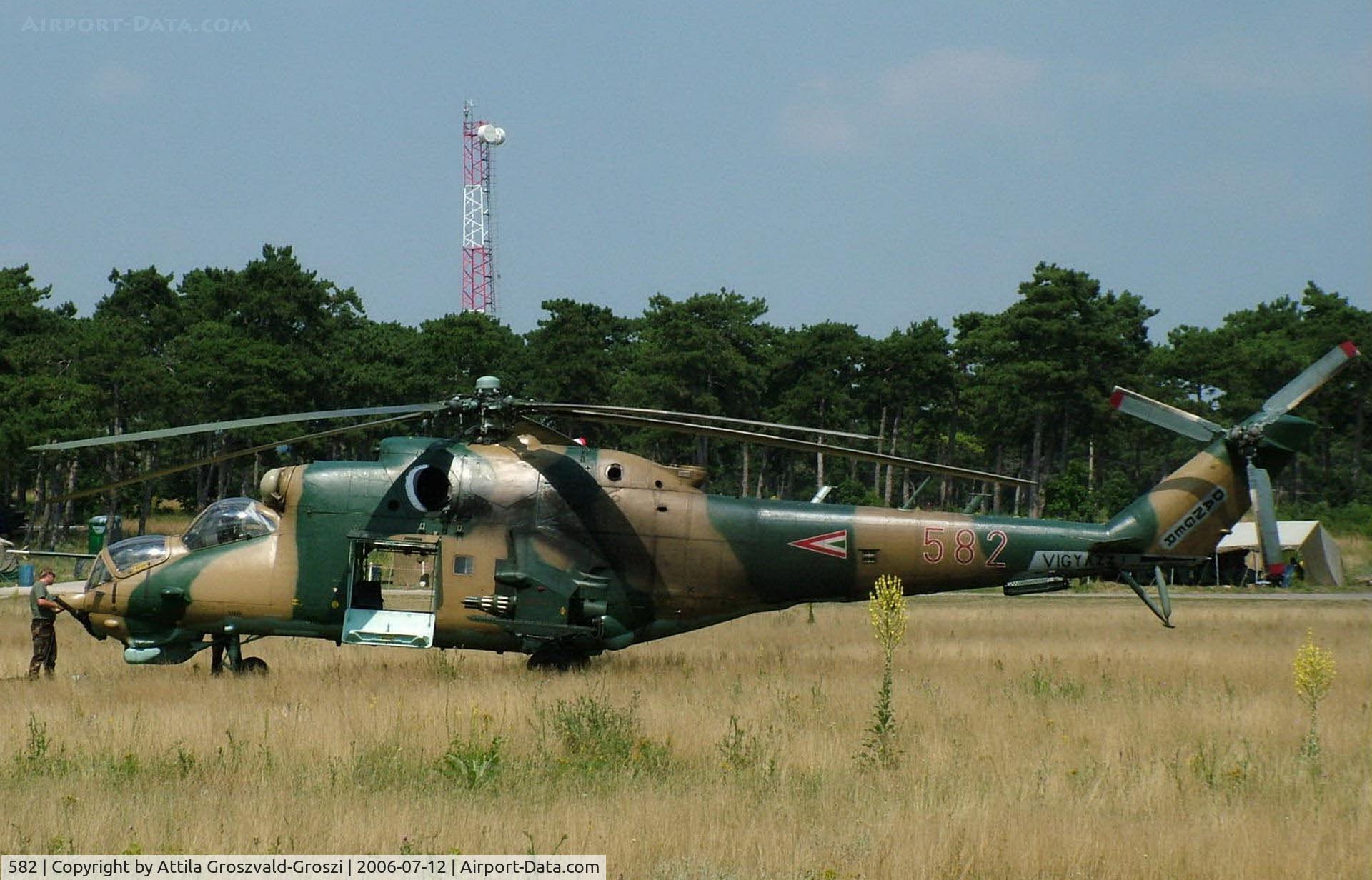 582, 1985 Mil Mi-24D Hind D C/N K220582, Jutas-Újmajor, Veszprém, Hungary