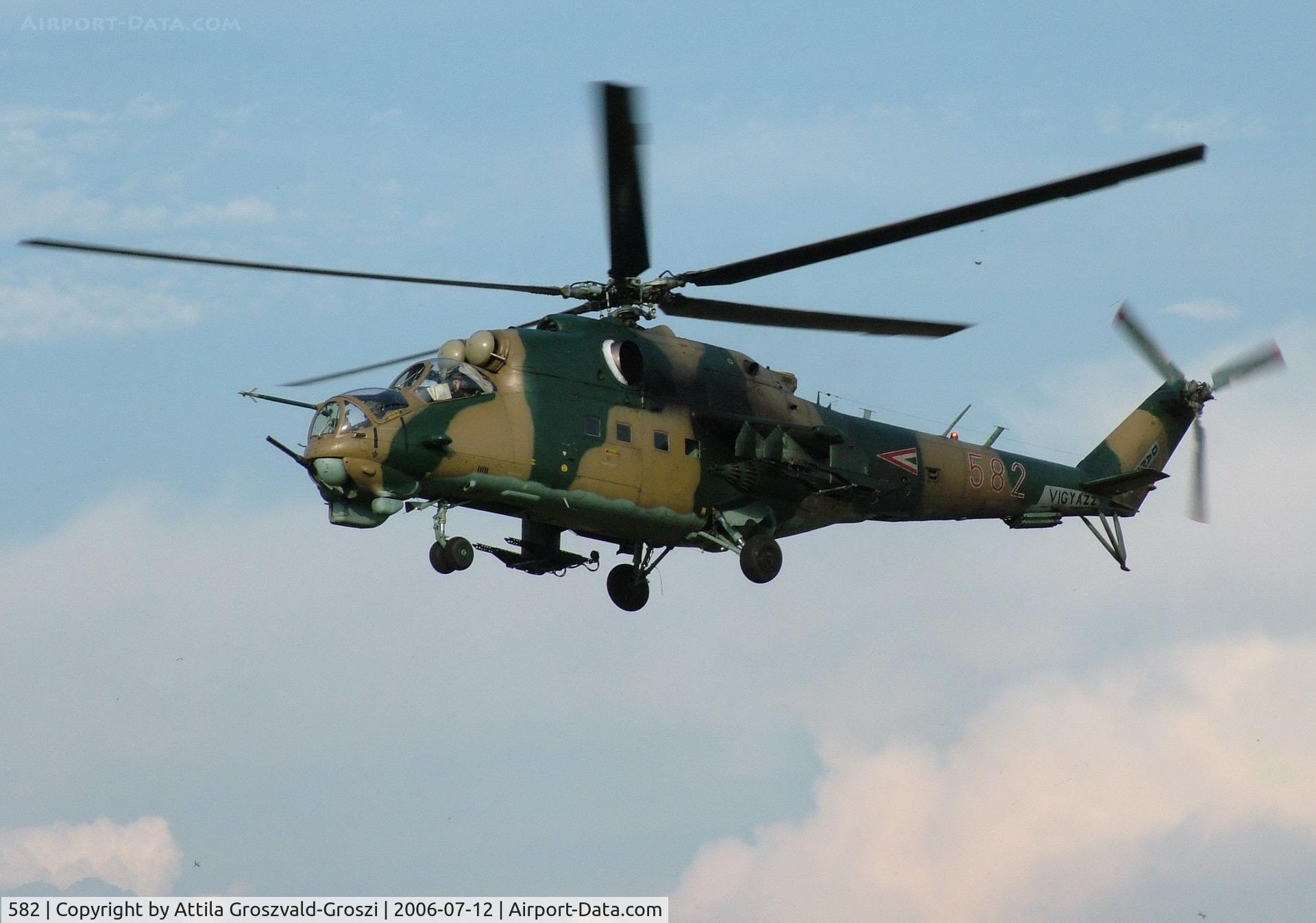 582, 1985 Mil Mi-24D Hind D C/N K220582, Jutas-Újmajor, Veszprém, Hungary