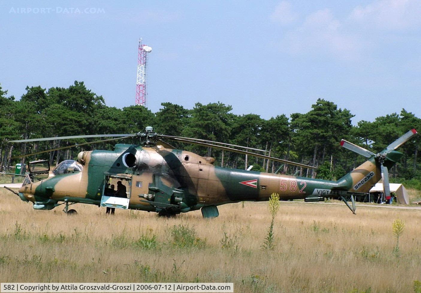 582, 1985 Mil Mi-24D Hind D C/N K220582, Jutas-Újmajor, Veszprém, Hungary