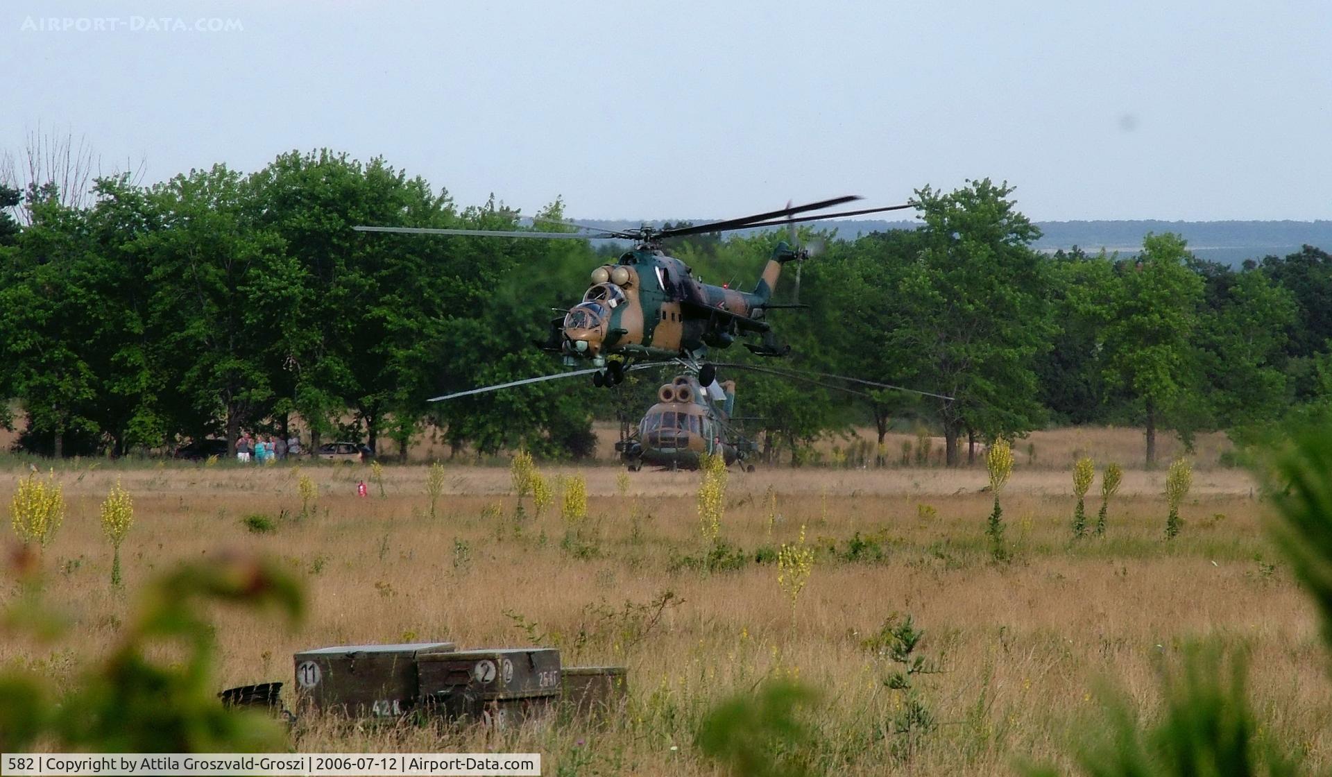 582, 1985 Mil Mi-24D Hind D C/N K220582, Jutas-Újmajor, Veszprém, Hungary