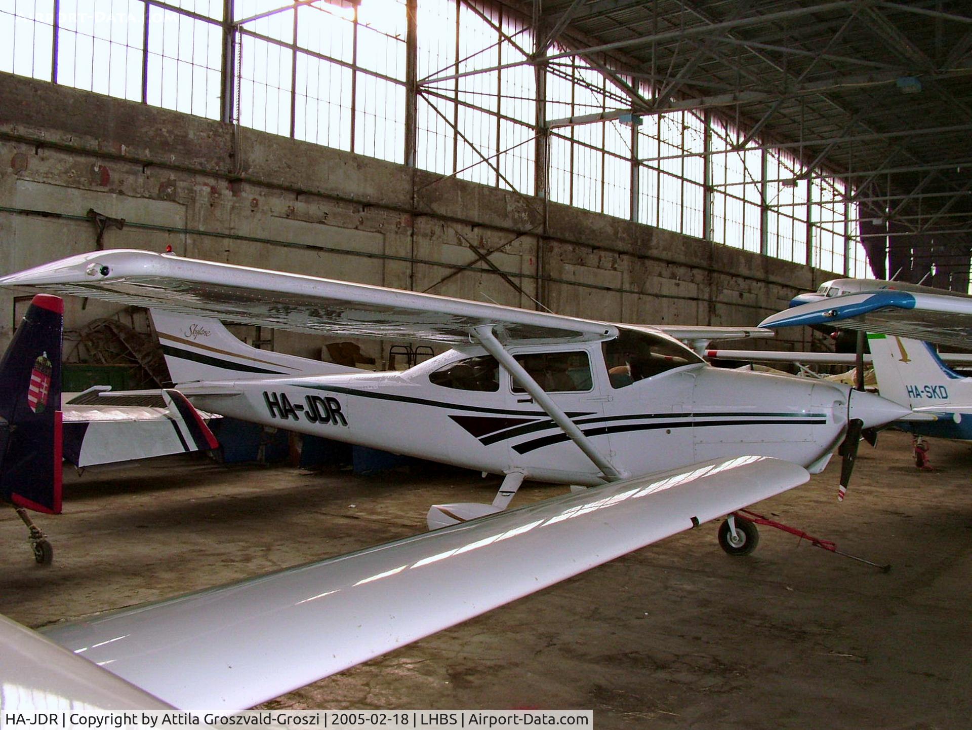 HA-JDR, Cessna 182S Skylane Skylane C/N 18280385, Budaörs Airport, Hungary