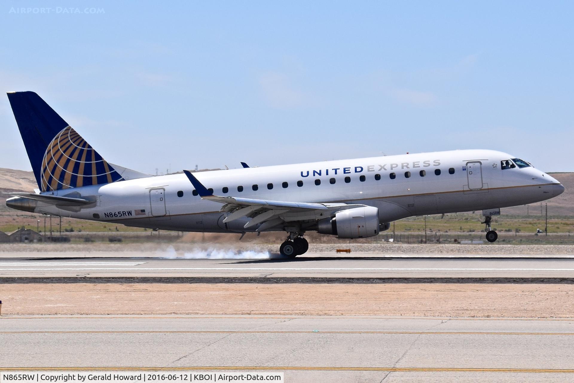 N865RW, 2006 Embraer 170SE (ERJ-170-100SE) C/N 17000122, Landing RWY 28R.