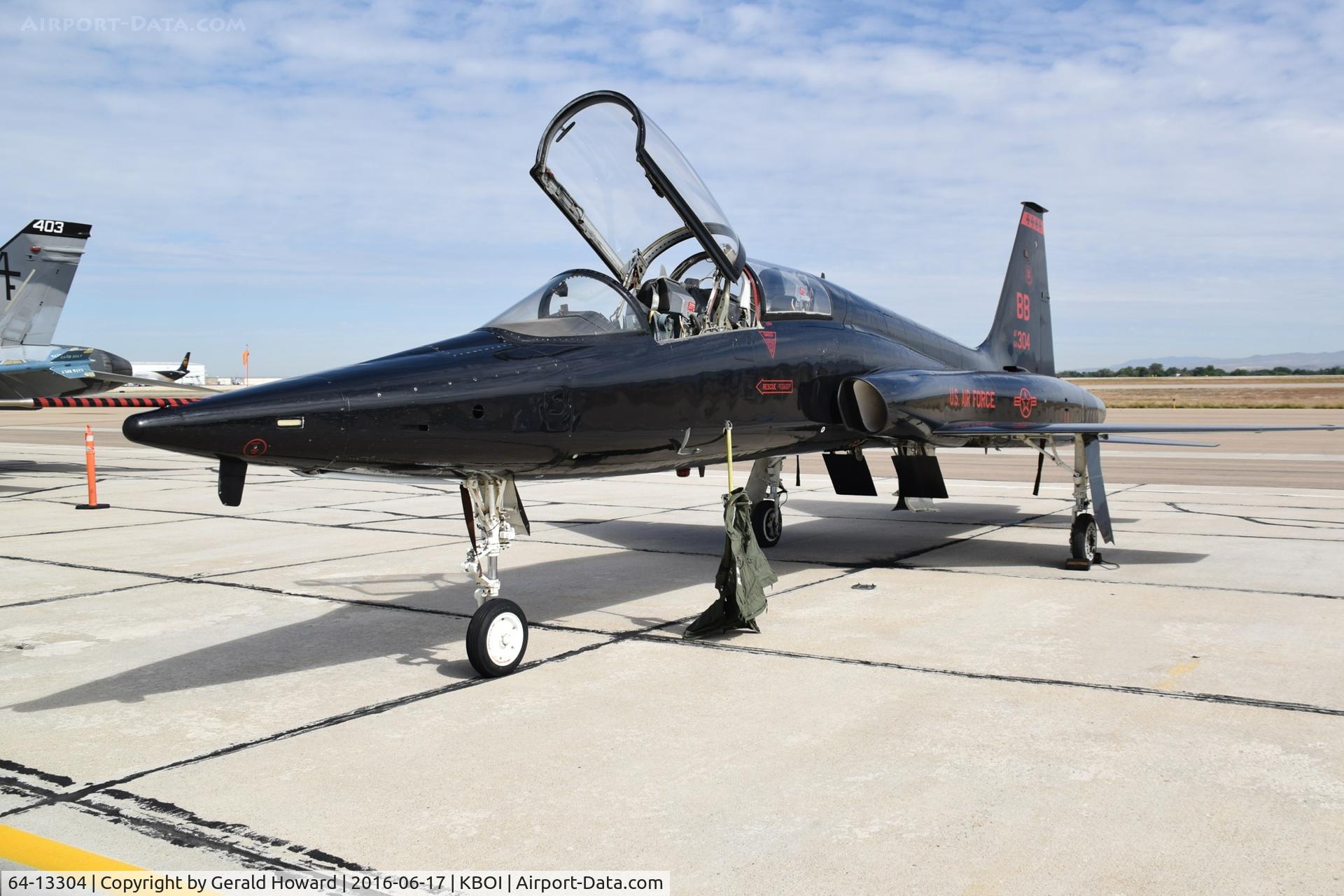 64-13304, 1964 Northrop T-38A Talon C/N N.5733, 9th Recon Wing, Beale AFB, CA