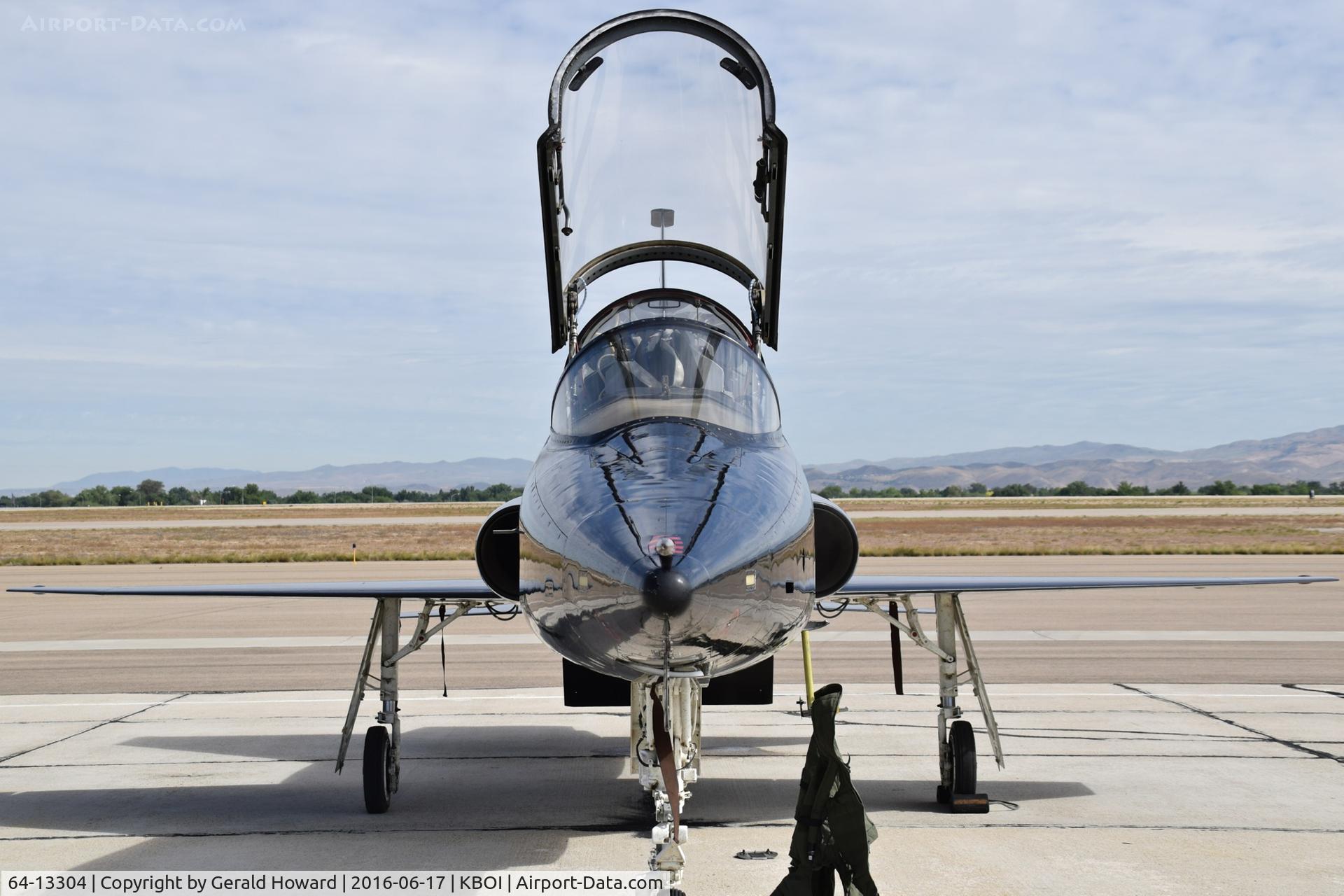 64-13304, 1964 Northrop T-38A Talon C/N N.5733, 9th Recon Wing, Beale AFB, CA