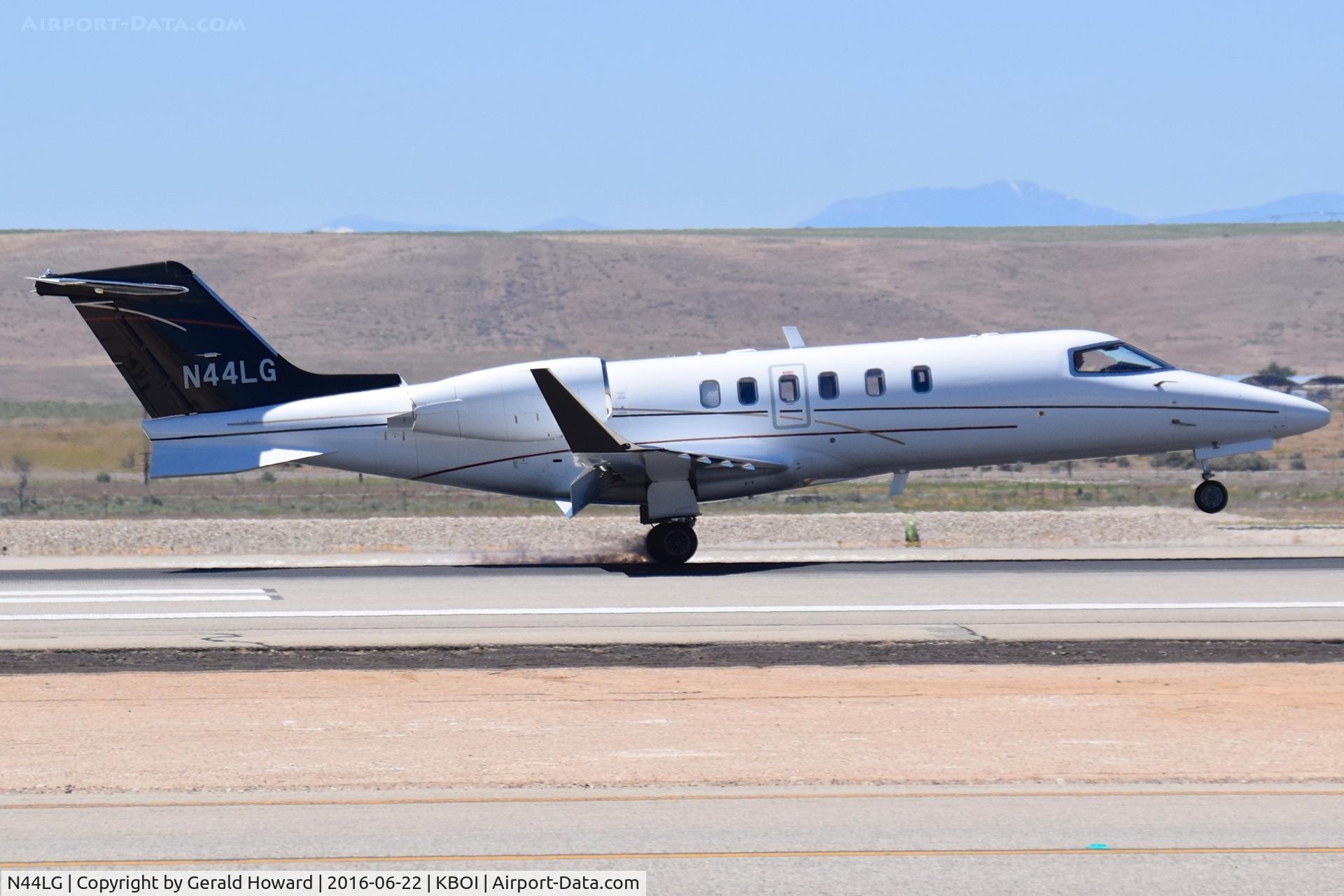 N44LG, 2009 Learjet 40 C/N 40-2125, Landing RWY 28R.