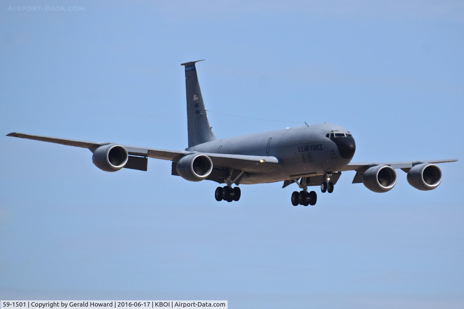 59-1501, 1960 Boeing KC-135R Stratotanker C/N 17989, On approach for RWY 10R.  6th AMW / 927th ARW, MacDill AFB