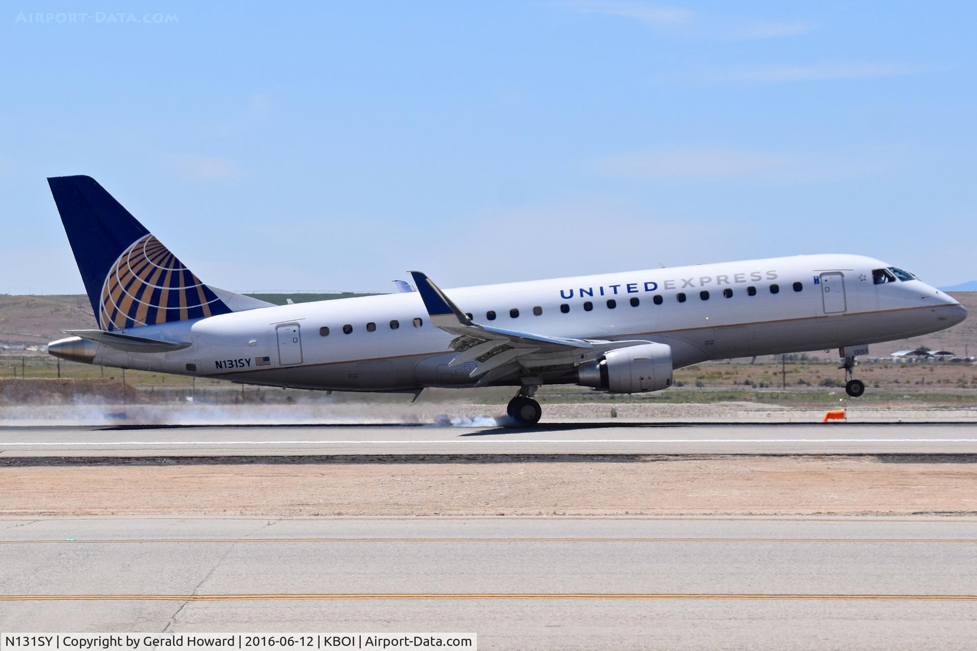 N131SY, 2015 Embraer 175LR (ERJ-170-200LR) C/N 17000450, Landing RWY 28R.