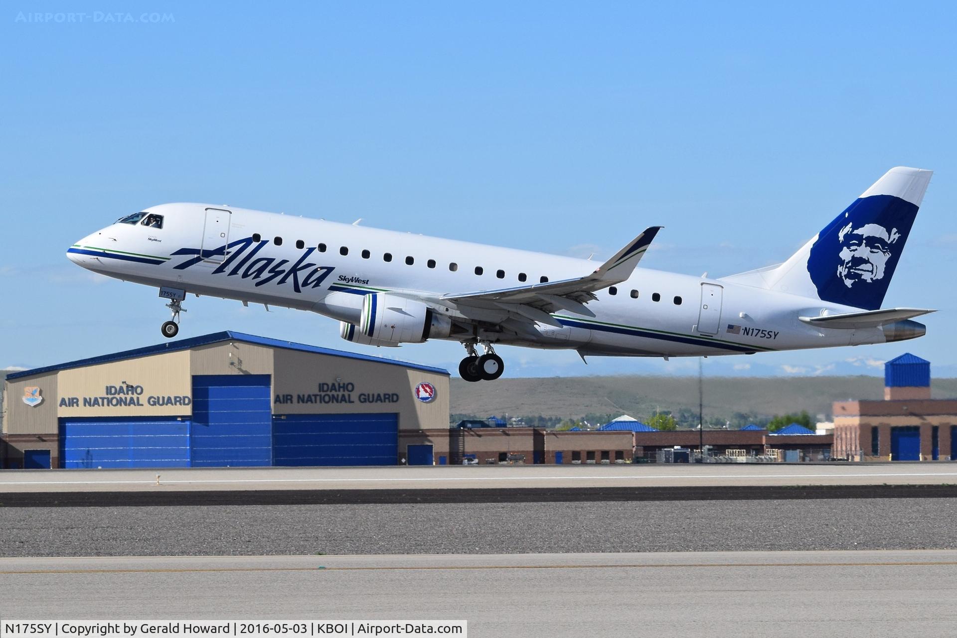 N175SY, 2015 Embraer 175LR (ERJ-170-200LR) C/N 17000527, Departing RWY 10L.