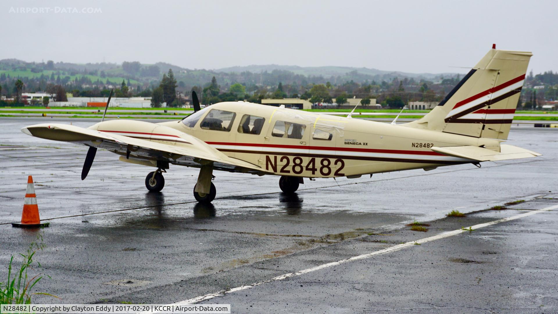 N28482, 1979 Piper PA-34-200T Seneca II C/N 34-7970211, Concord Airport California 2017