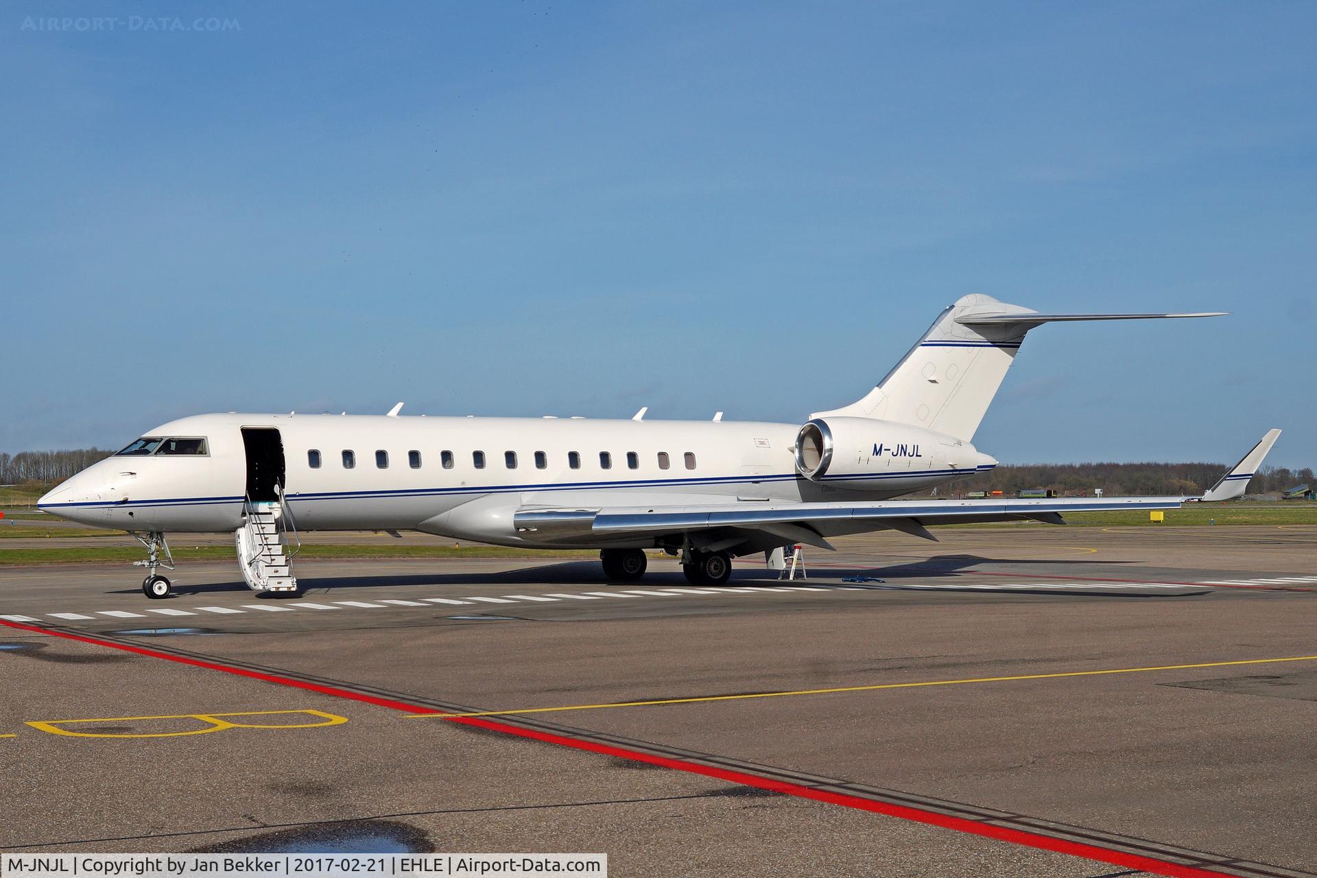 M-JNJL, 2000 Bombardier BD-700-1A10 Global Express C/N 9046, Lelystad Airport, probably for een new livery by QAPS
