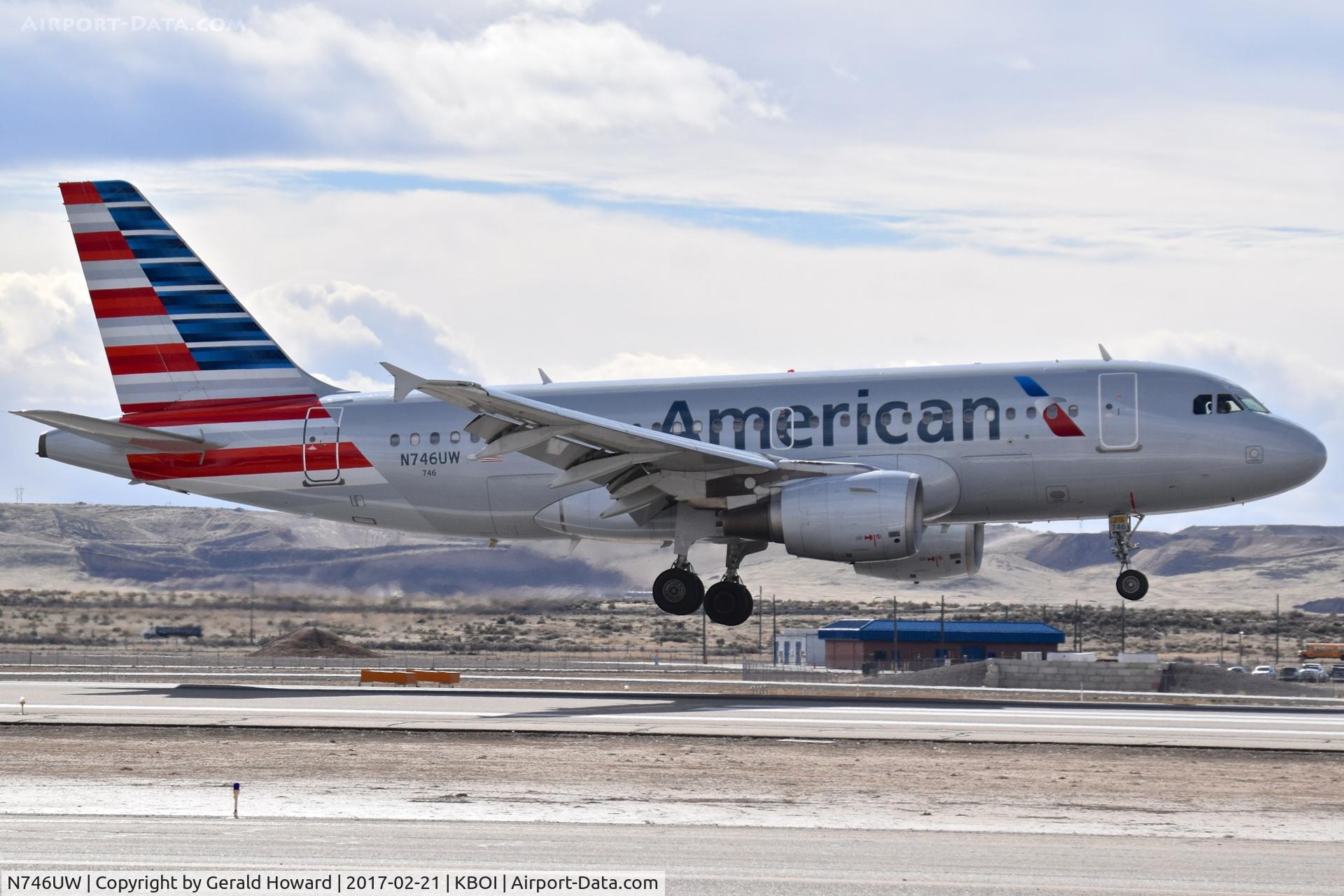 N746UW, 2000 Airbus A319-112 C/N 1297, Floated over RWY 28R for a while because of the winds today.