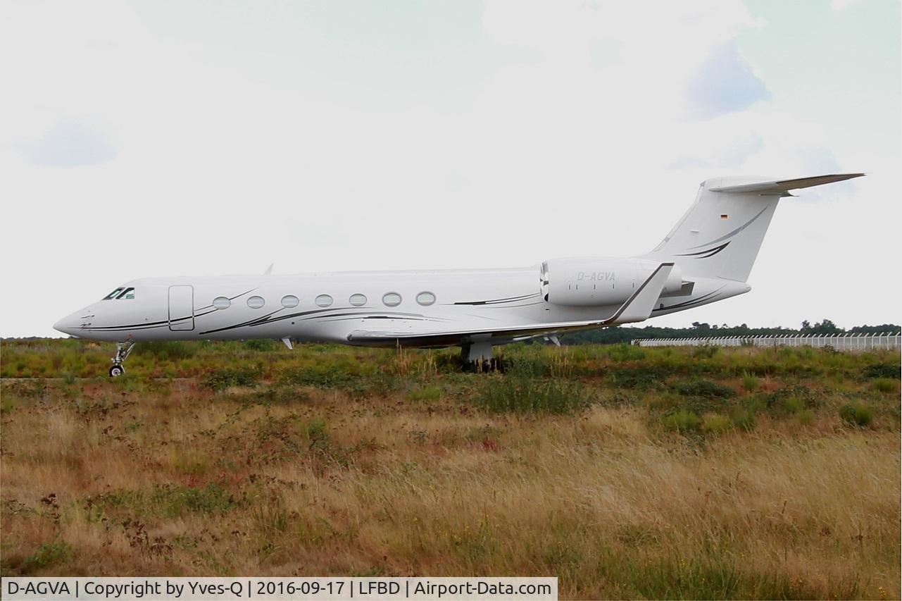 D-AGVA, 2015 Gulfstream Aerospace G550 C/N 5408, Gulfstream Aerospace G550, parked, Bordeaux-Mérignac airport (LFBD-BOD)