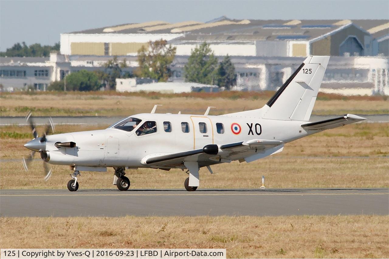 125, Socata TBM-700A C/N 125, Socata TBM-700A, Taxiing to holding point Delta rwy 05, Bordeaux Mérignac airport (LFBD-BOD)