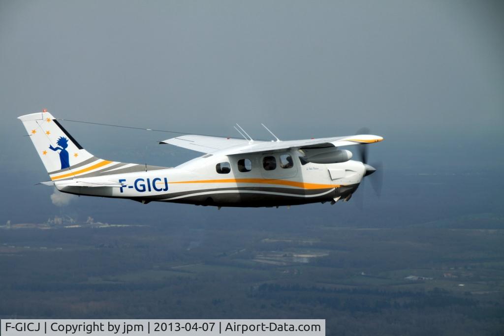 F-GICJ, Cessna P210N Pressurised Centurion C/N P210-00678, Le Petit Prince en vol