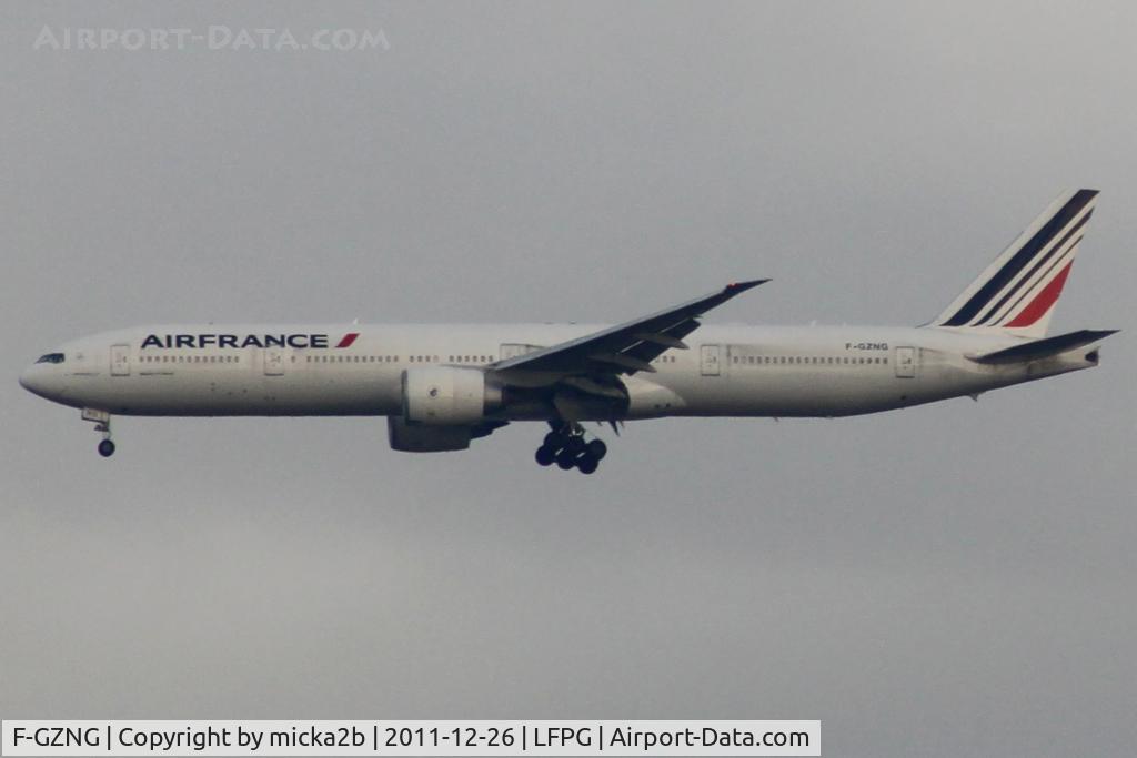 F-GZNG, 2009 Boeing 777-328/ER C/N 32968, Landing