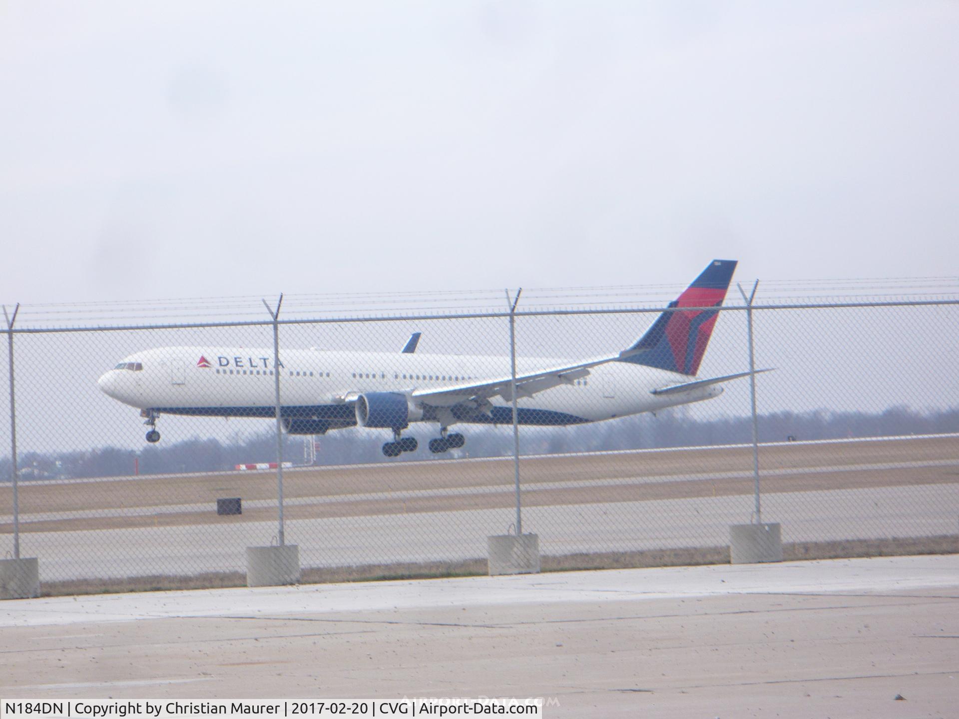 N184DN, 1993 Boeing 767-332 C/N 27111, Delta 767-332ER floating as the airport desides to shut down runway 18L where I had originally planed to spot this bird.