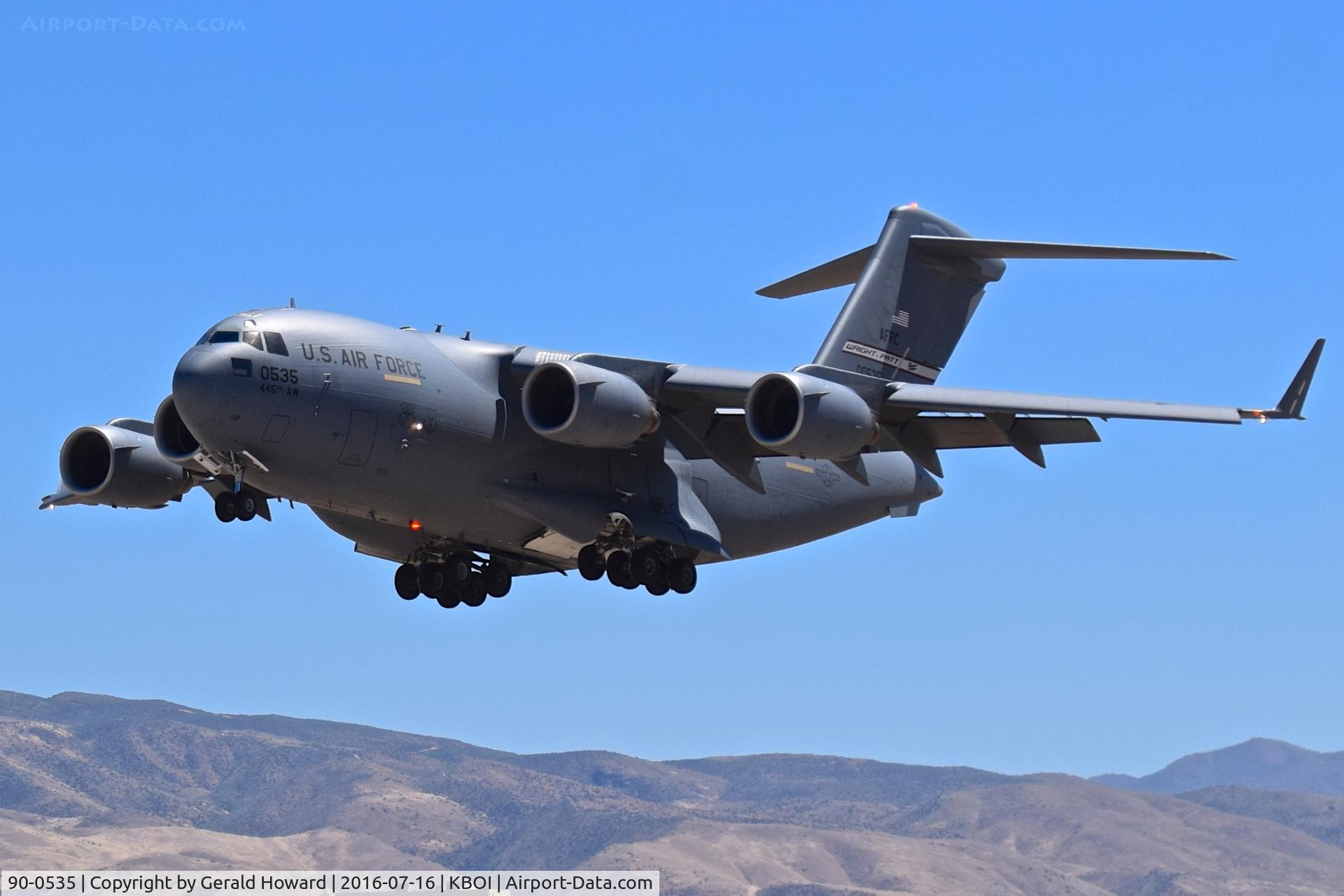 90-0535, 1990 Boeing C-17A Globemaster III C/N P-10, On approach for RWY 28L. 445th Airlift Wing, Wright-Patterson AFB, Ohio.