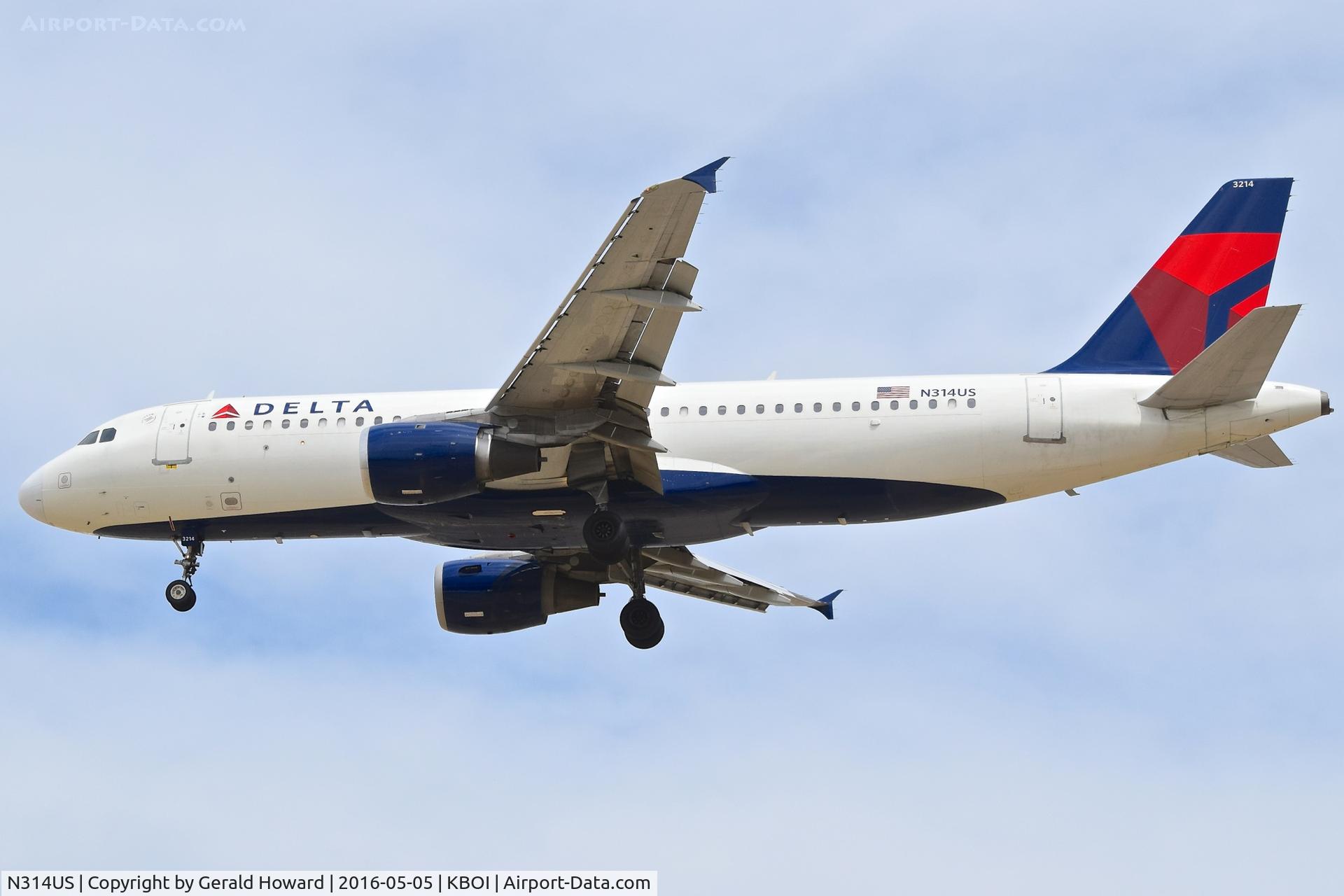 N314US, 1991 Airbus A320-211 C/N 160, Landing RWY 28R.