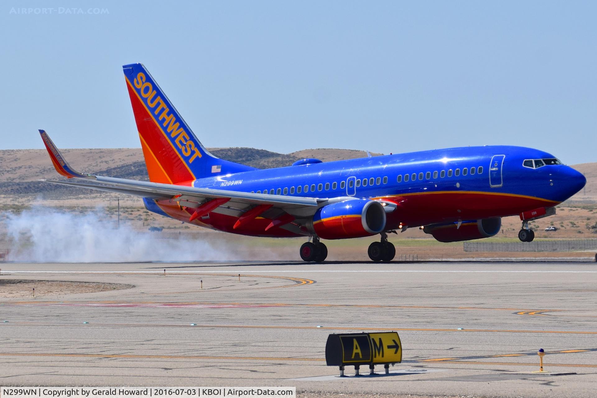 N299WN, 2007 Boeing 737-7H4 C/N 36614, Landing RWY 28R.