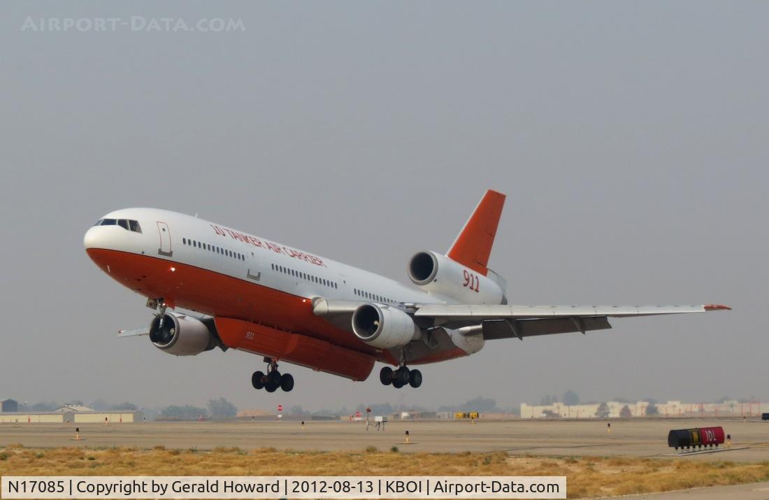 N17085, 1975 McDonnell Douglas DC-10-30 C/N 47957, Landing RWY 10L.