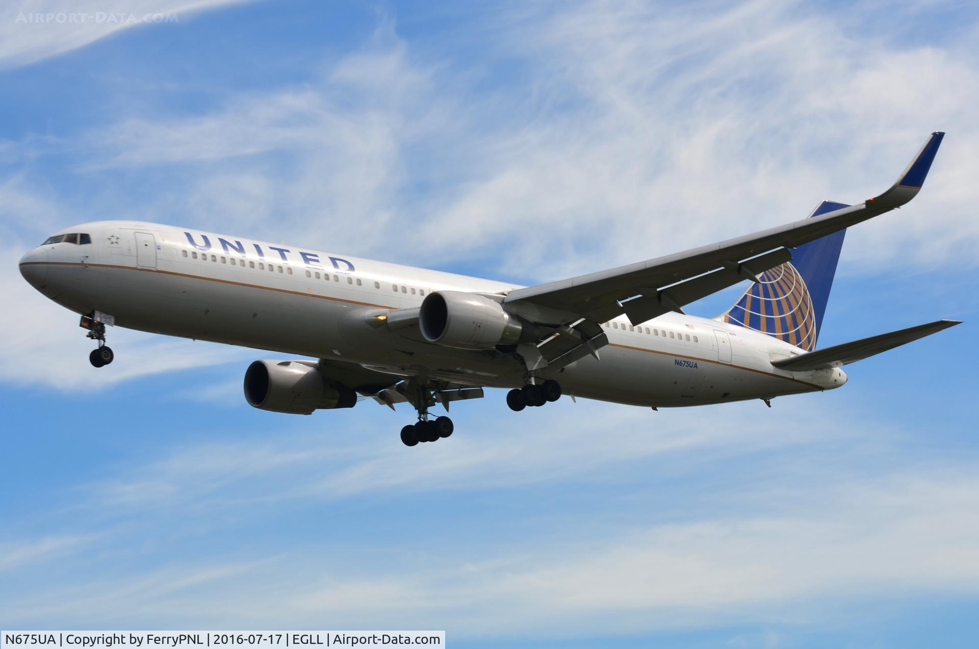 N675UA, 2000 Boeing 767-322 C/N 29243, United B763 arriving in LHR