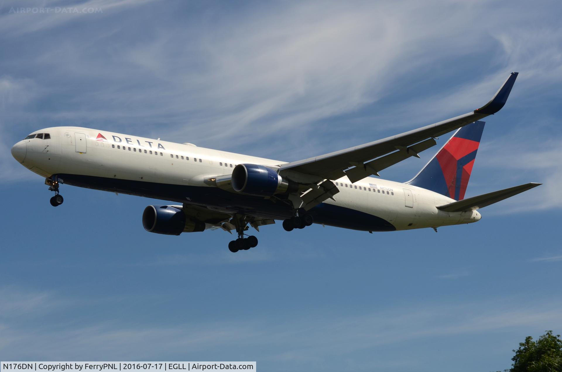 N176DN, 1990 Boeing 767-332 C/N 25061, Delta B763 arriving