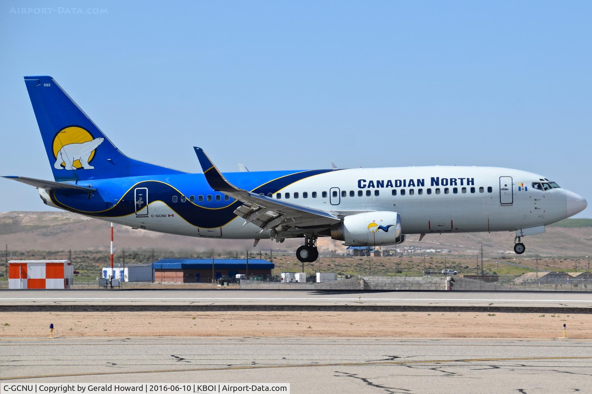 C-GCNU, 1998 Boeing 737-36Q C/N 29140, Landing RWY 28R.
