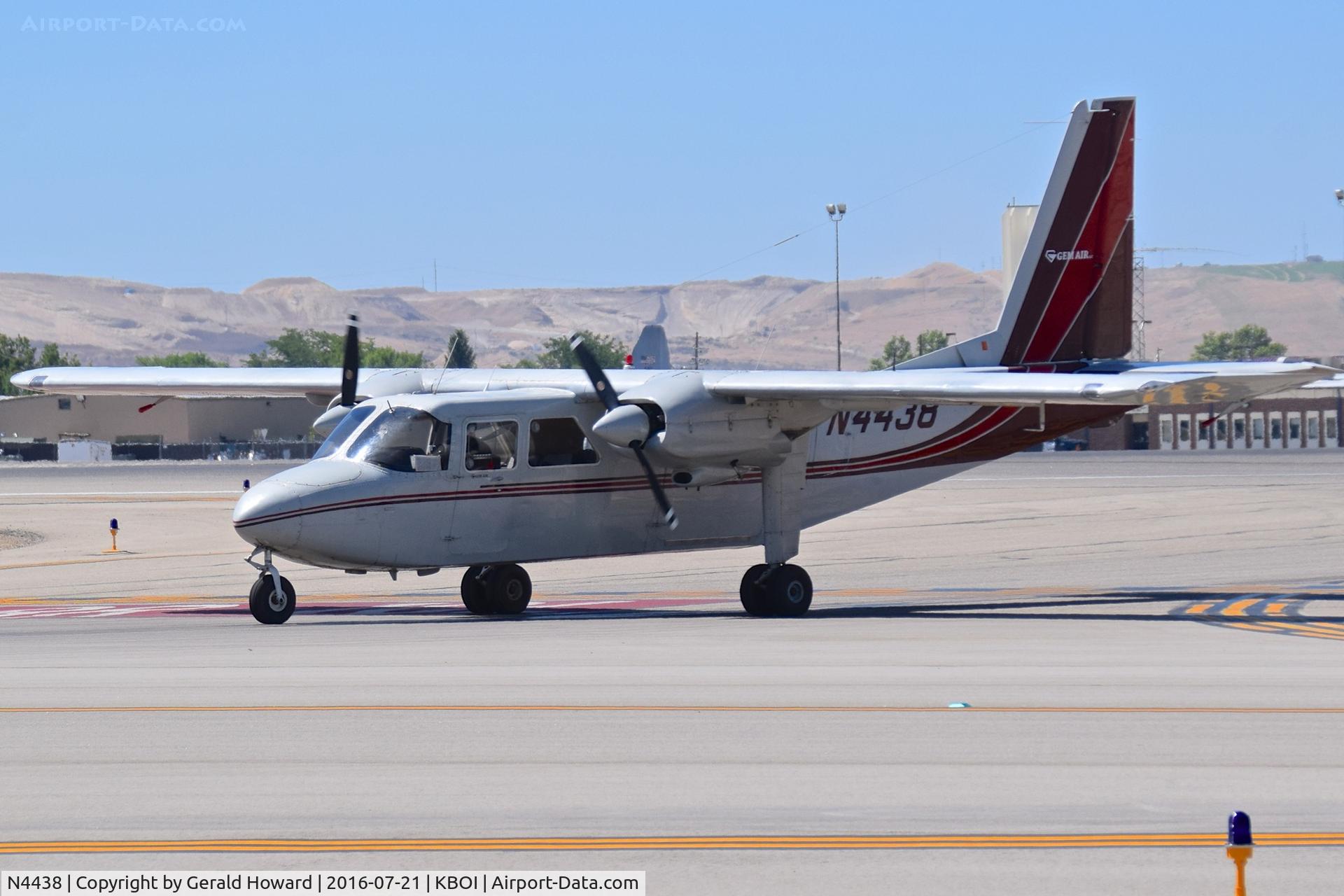 N4438, 1976 Britten-Norman BN-2A-20 Islander C/N 766, Turning off RWY 10L.
