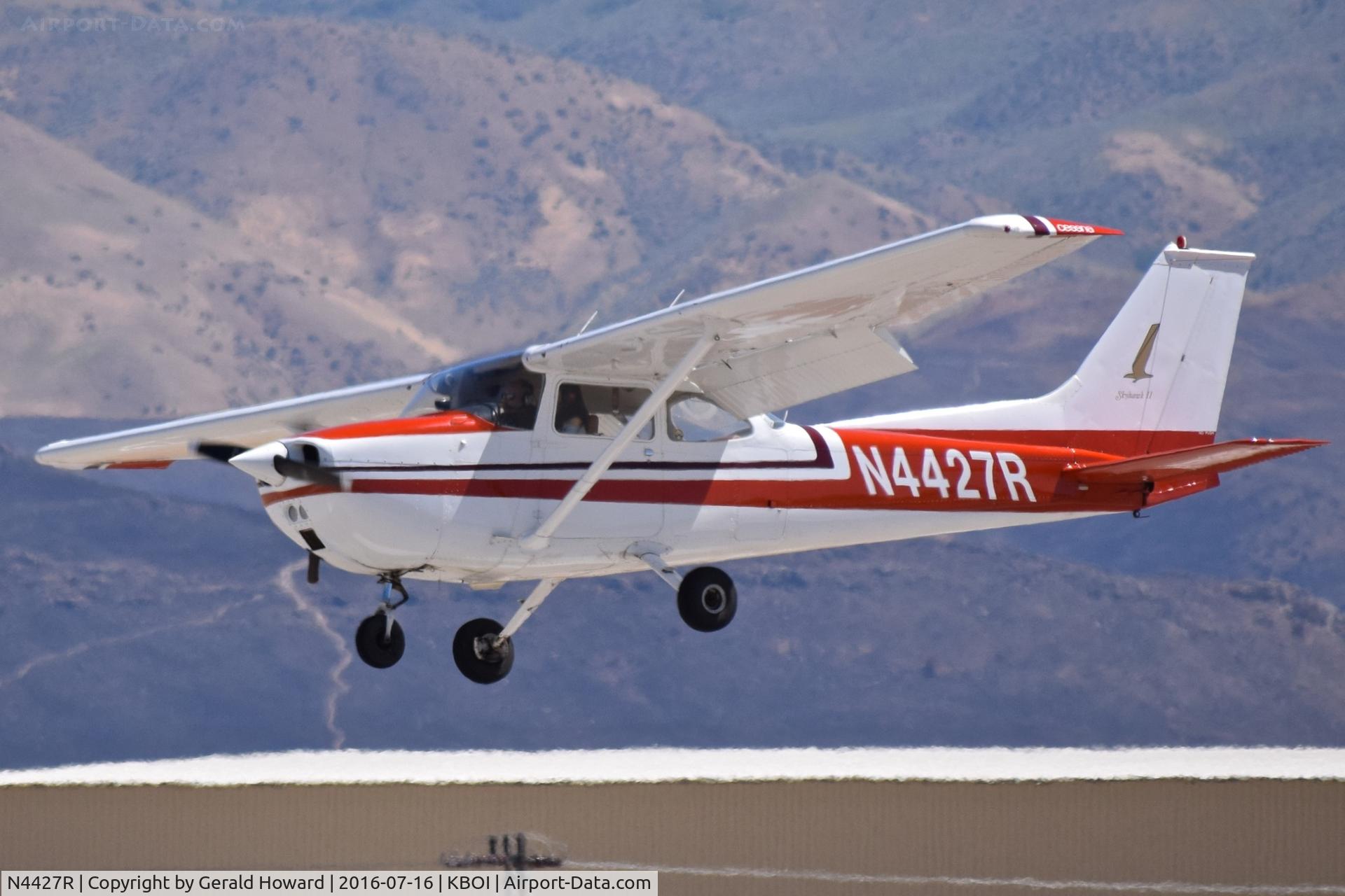 N4427R, 1974 Cessna 172M C/N 17263173, Landing RWY 28L.