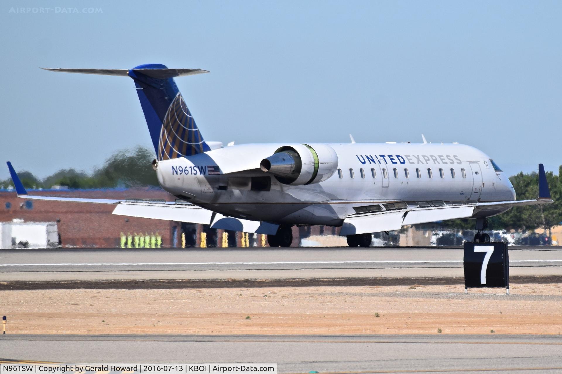 N961SW, 2003 Canadair CL-600-2B19 Regional Jet CRJ-200LR C/N 7857, Landing roll out on RWY 28R.