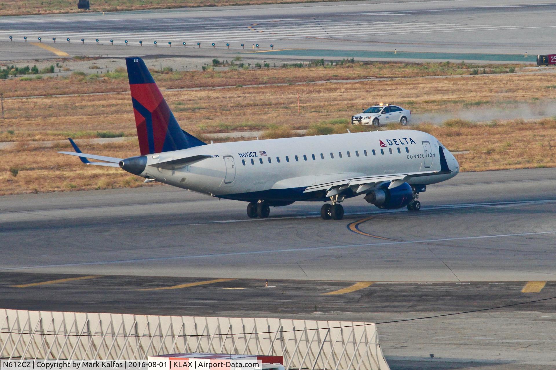 N612CZ, 2007 Embraer 175LR (ERJ-170-200LR) C/N 17000201, Delta Connection Embraer ERJ 170-200 LR, departing 25R KLAX.
