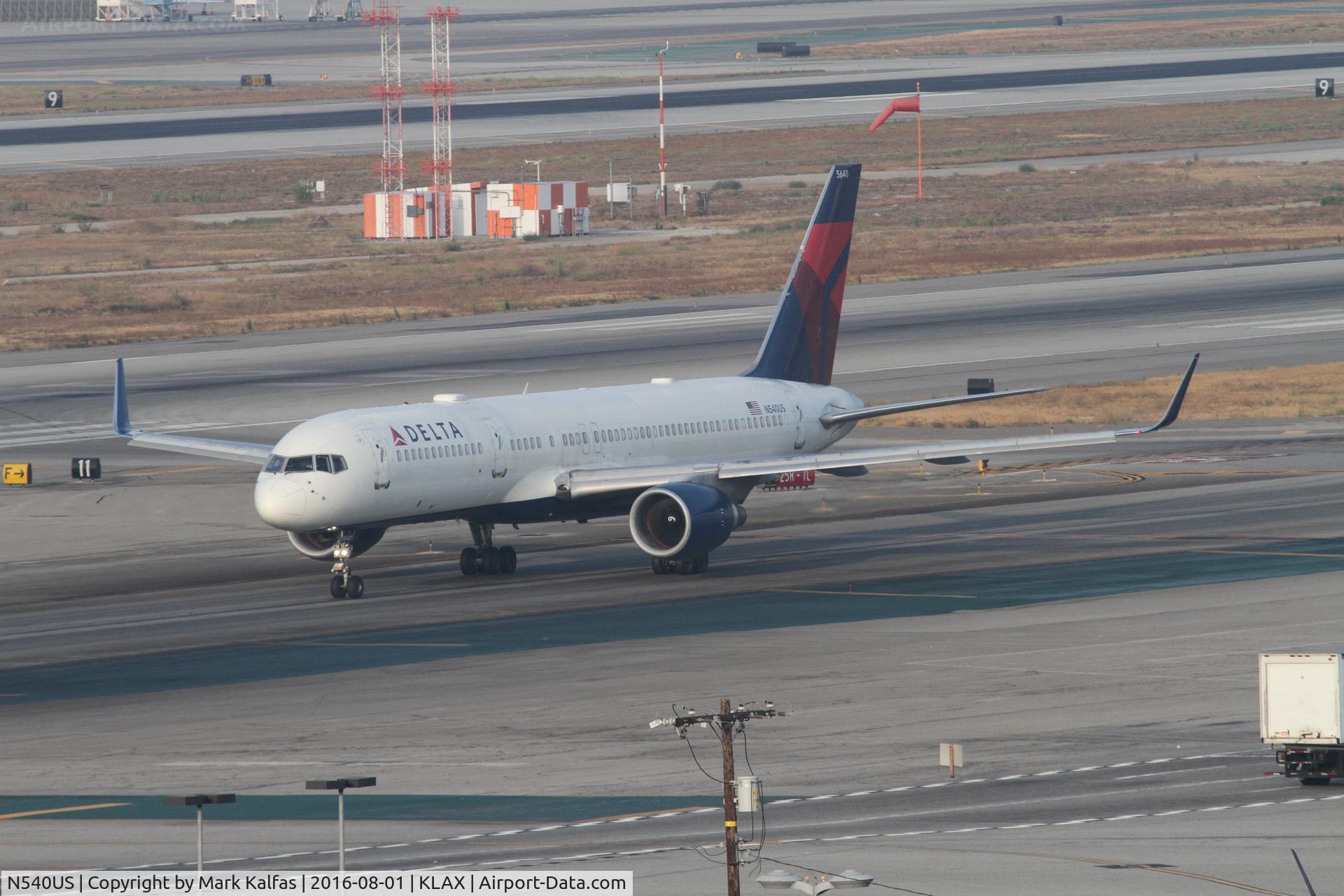 N540US, 1996 Boeing 757-251 C/N 26487, Delta Boeing 757-251, taxiway Bravo for 25R KLAX
