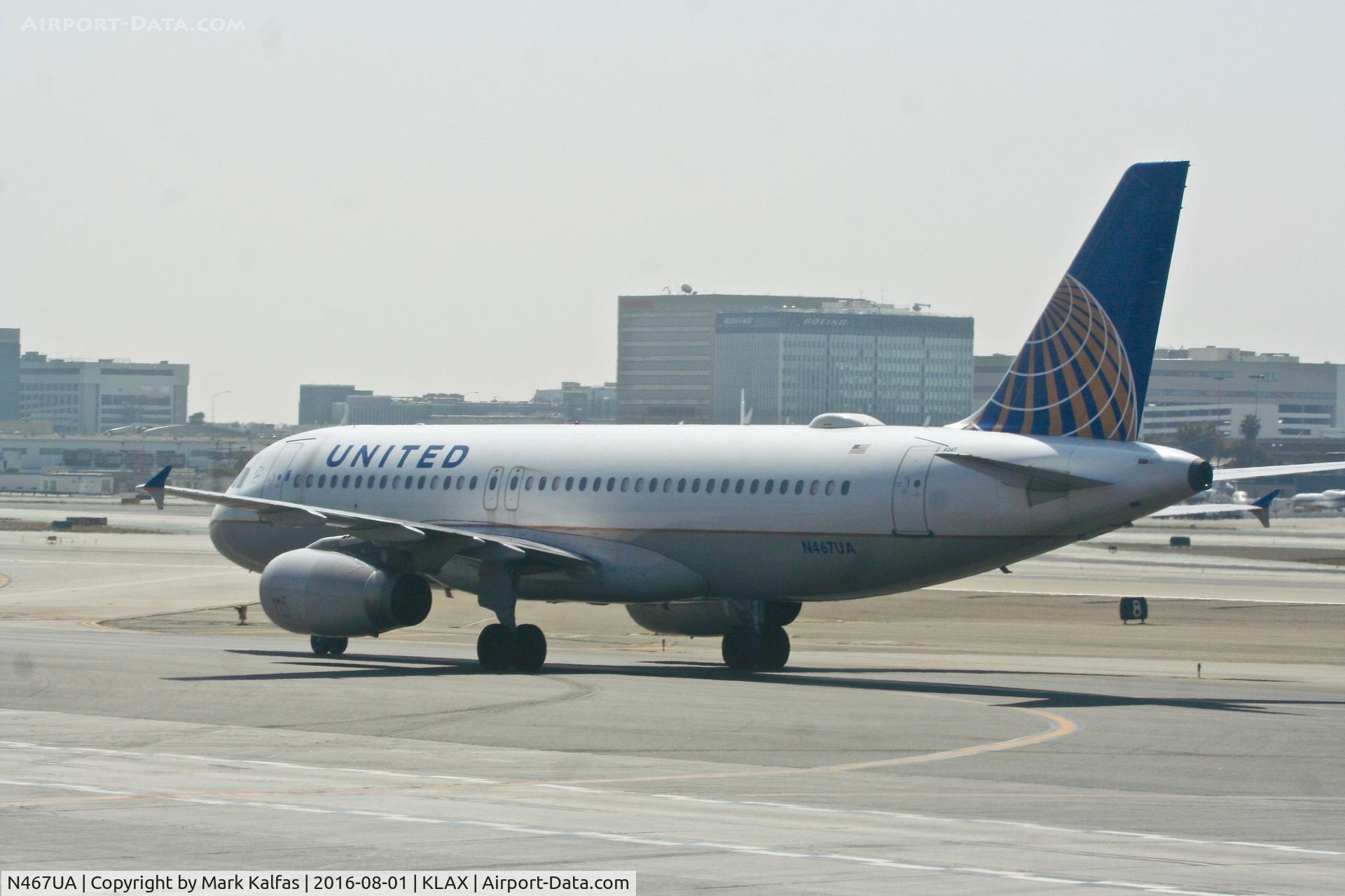 N467UA, 2000 Airbus A320-232 C/N 1359, United Airbus A320-232, taxiway Bravo KLAX