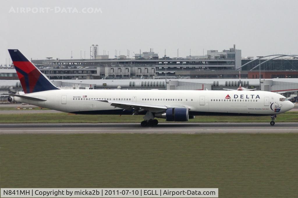 N841MH, 2001 Boeing 767-432/ER C/N 29714, Taxiing
