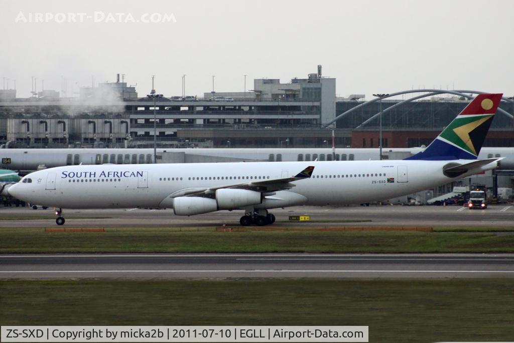 ZS-SXD, 2004 Airbus A340-313X C/N 643, Taxiing
