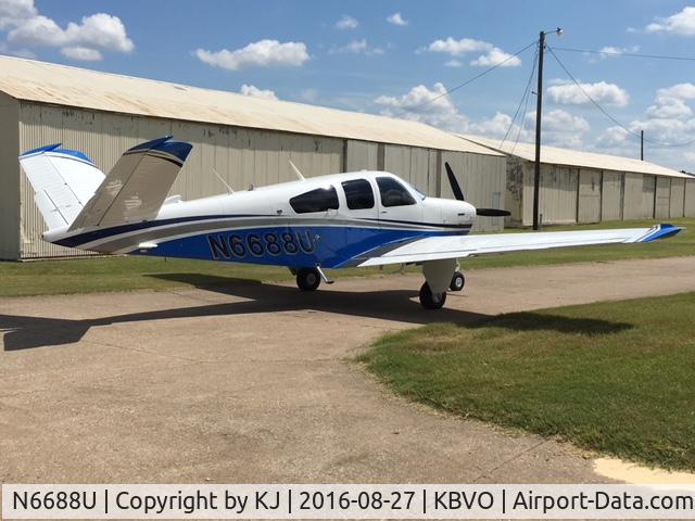 N6688U, 1980 Beech V35B Bonanza C/N D-10320, N6688U new paint