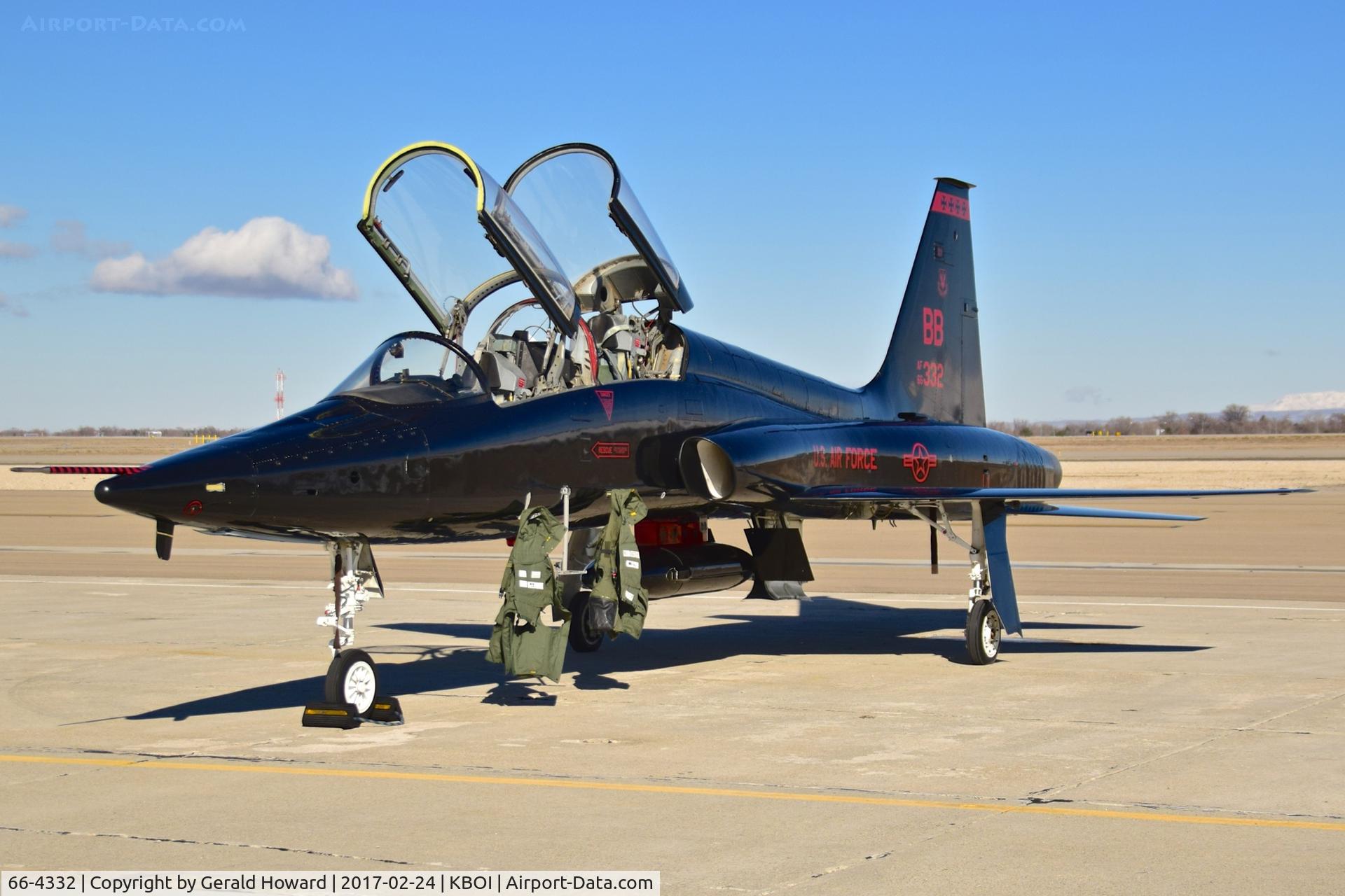 66-4332, 1966 Northrop T-38A Talon C/N N.5908, Parked on south GA ramp.  9th Recon Wing, Beale AFB, CA.
