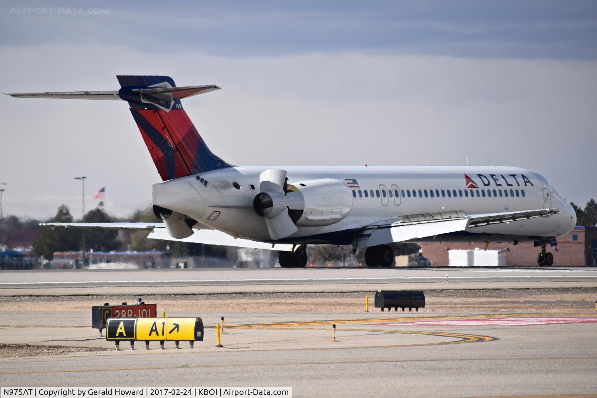 N975AT, 2002 Boeing 717-200 C/N 55035, Landing roll out with the brakes on.
