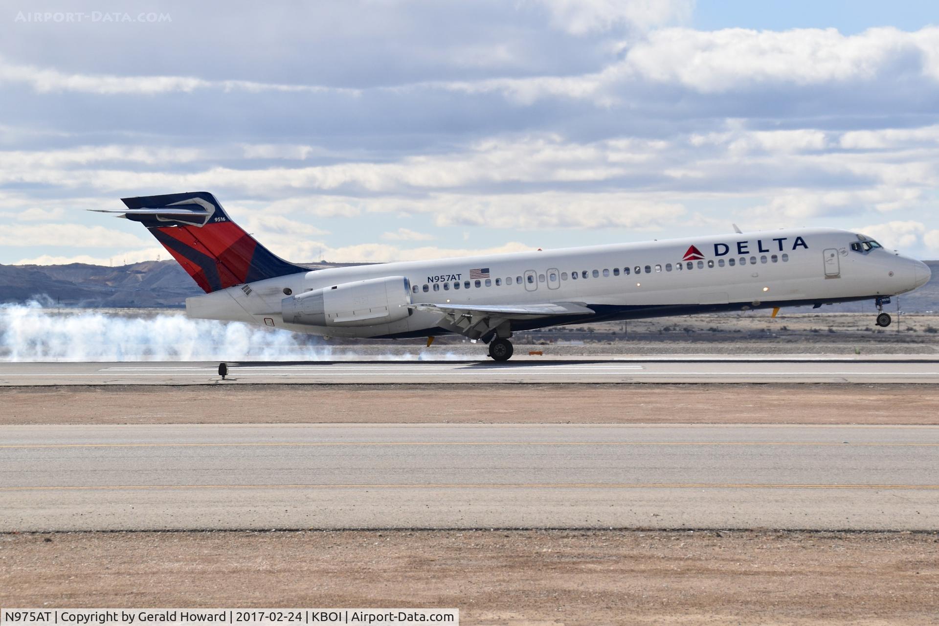 N975AT, 2002 Boeing 717-200 C/N 55035, Touching down on RWY 28R.