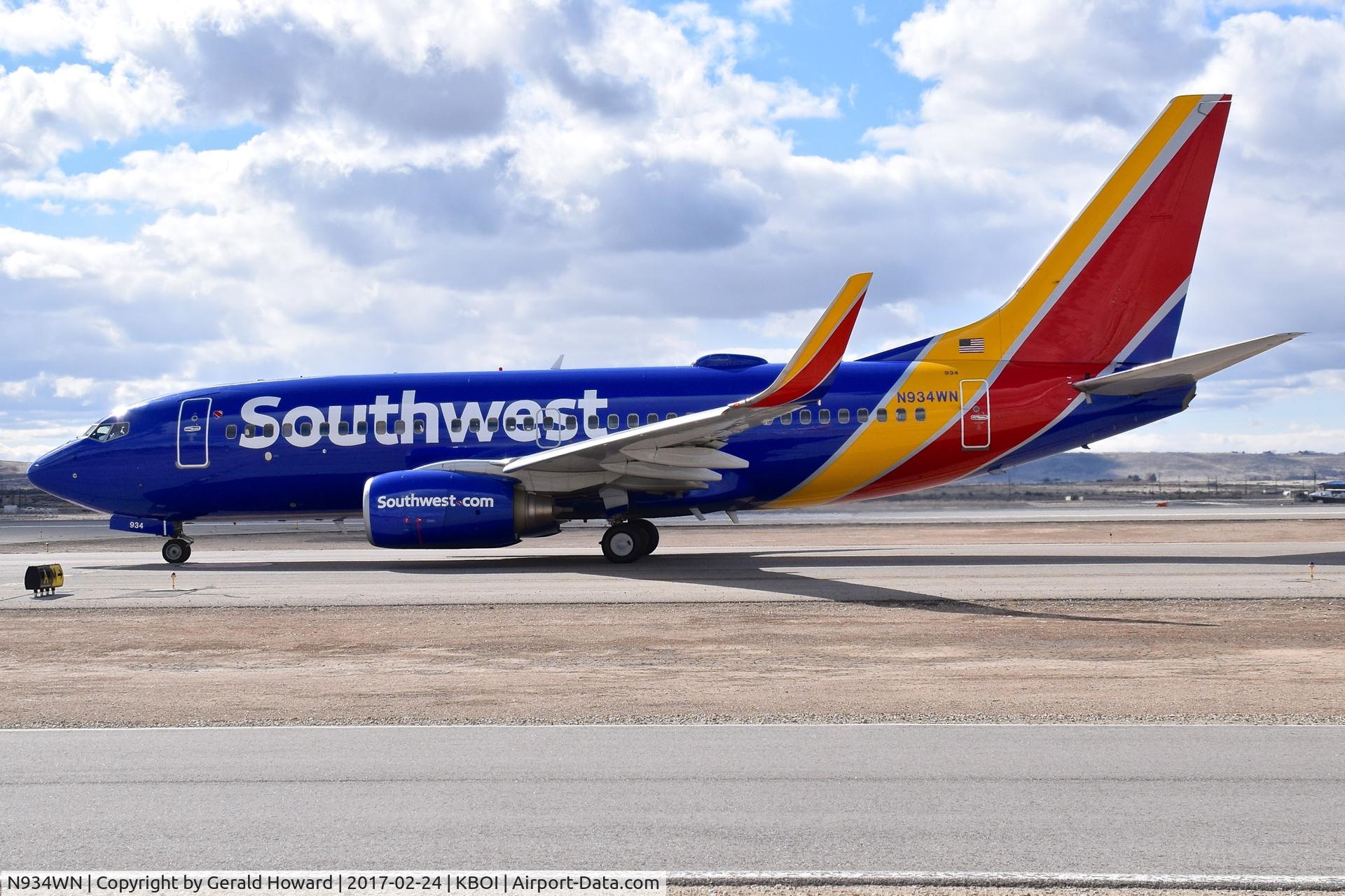 N934WN, 2009 Boeing 737-7H4 C/N 36642, Taxiing on Alpha for RWY28R.