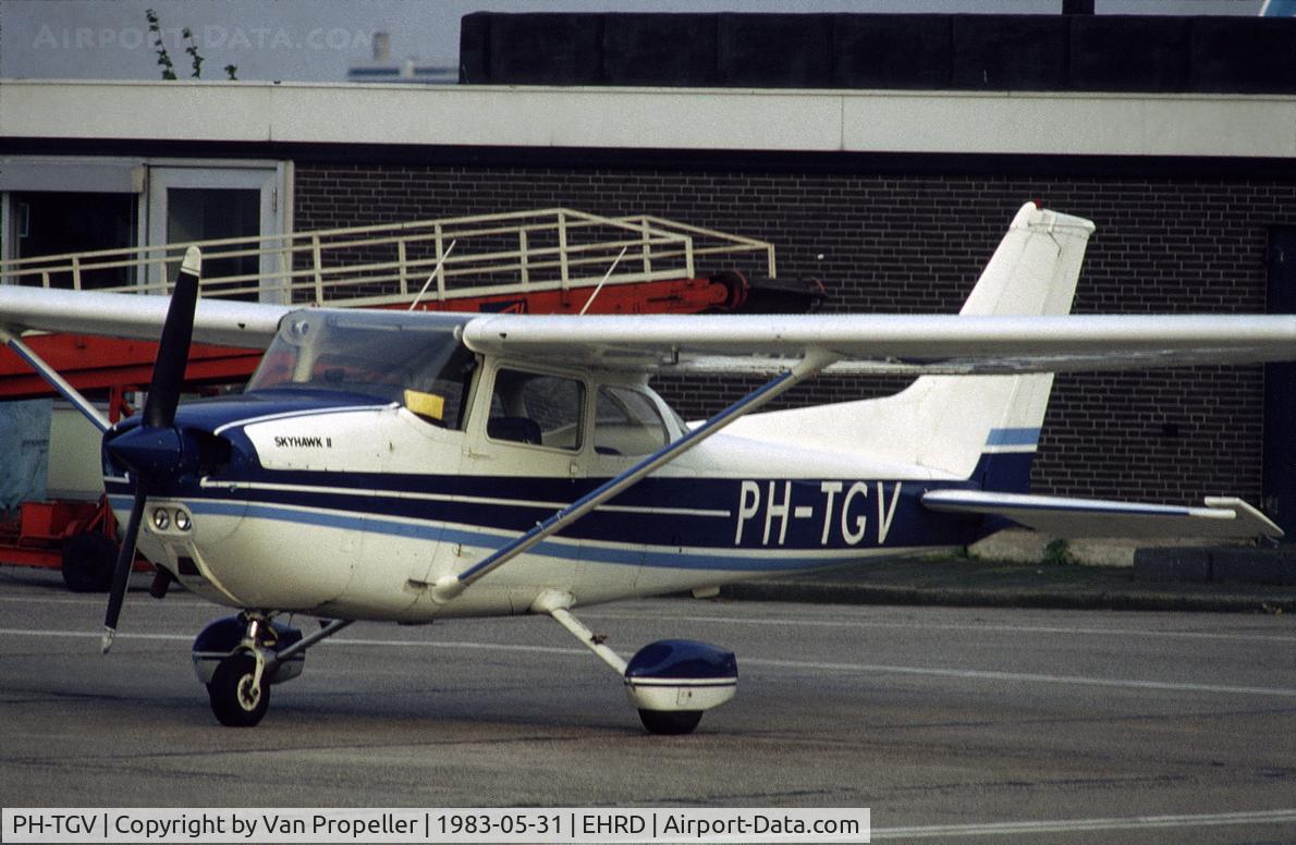 PH-TGV, Reims F172N Skyhawk C/N 1640, Reims (Cessna) F172N Skyhawk on the platform of Rotterdam Zestienhoven airport, the Netherlands, 1983