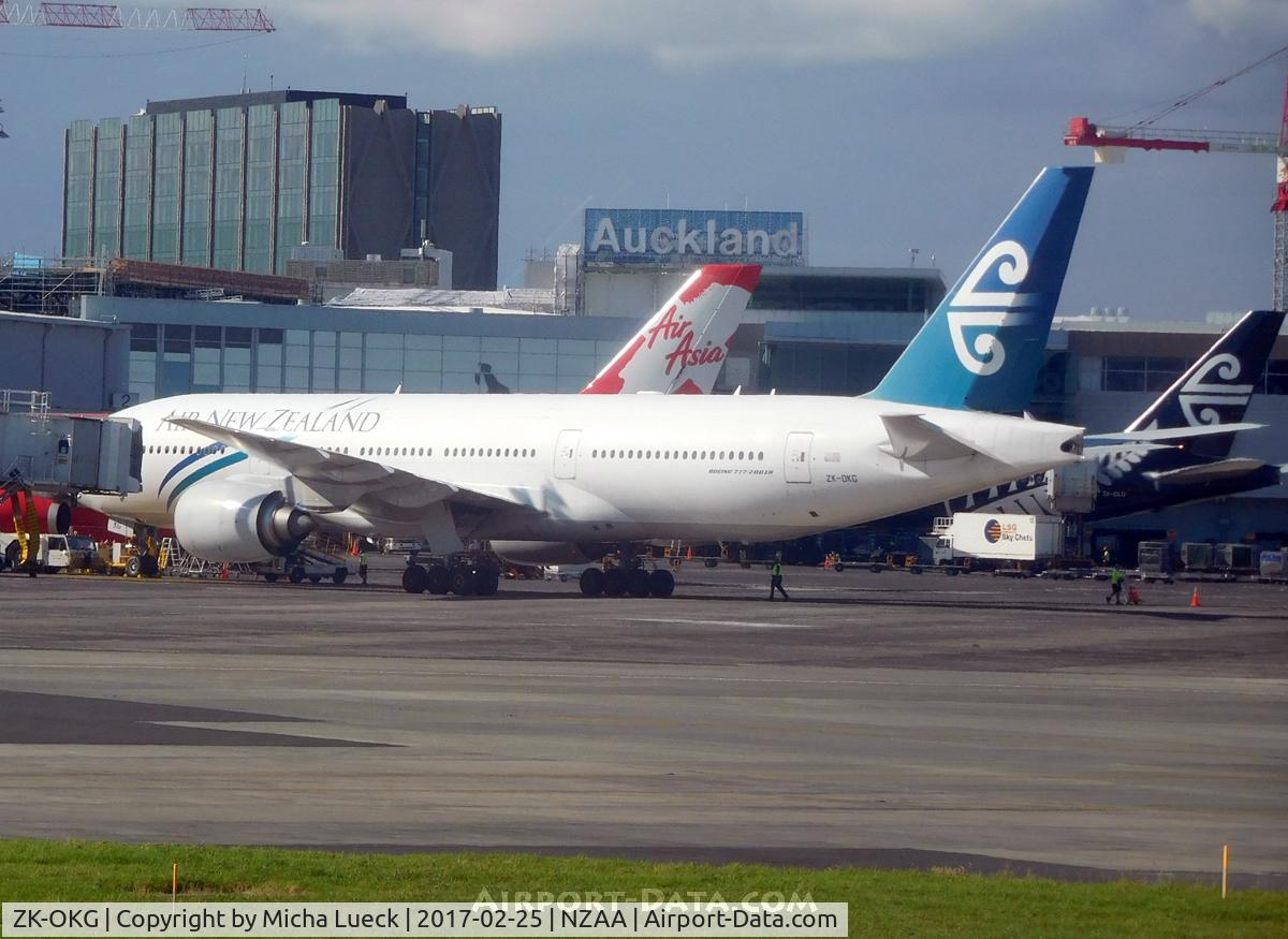 ZK-OKG, 2006 Boeing 777-219 C/N 29403, At Auckland