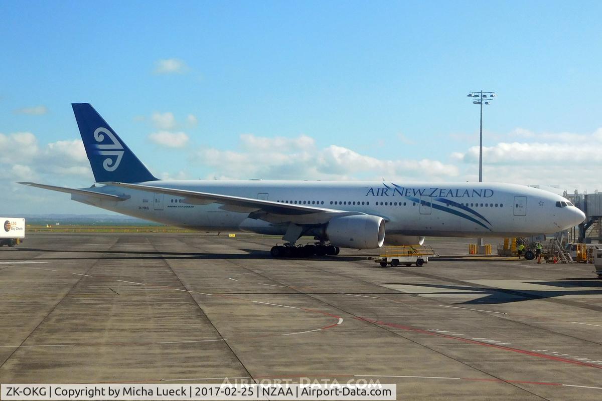 ZK-OKG, 2006 Boeing 777-219 C/N 29403, At Auckland