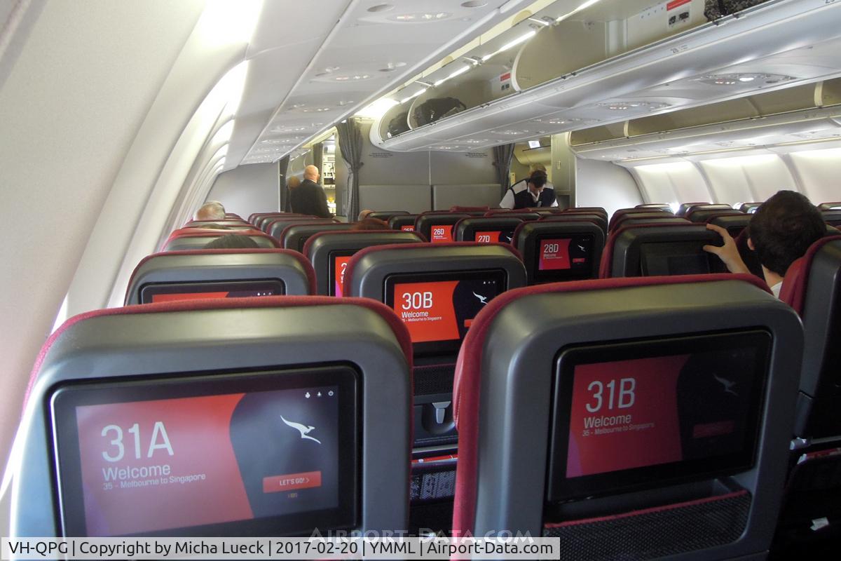 VH-QPG, 2004 Airbus A330-303 C/N 0603, Boarding